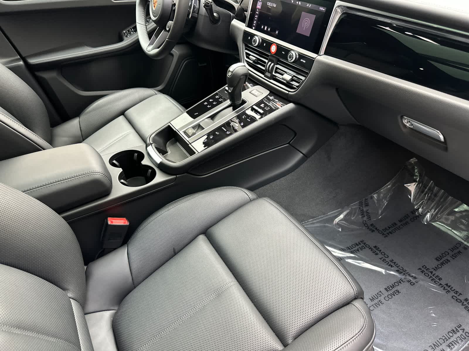 Thumbnail: 2026 Porsche Macan - 17