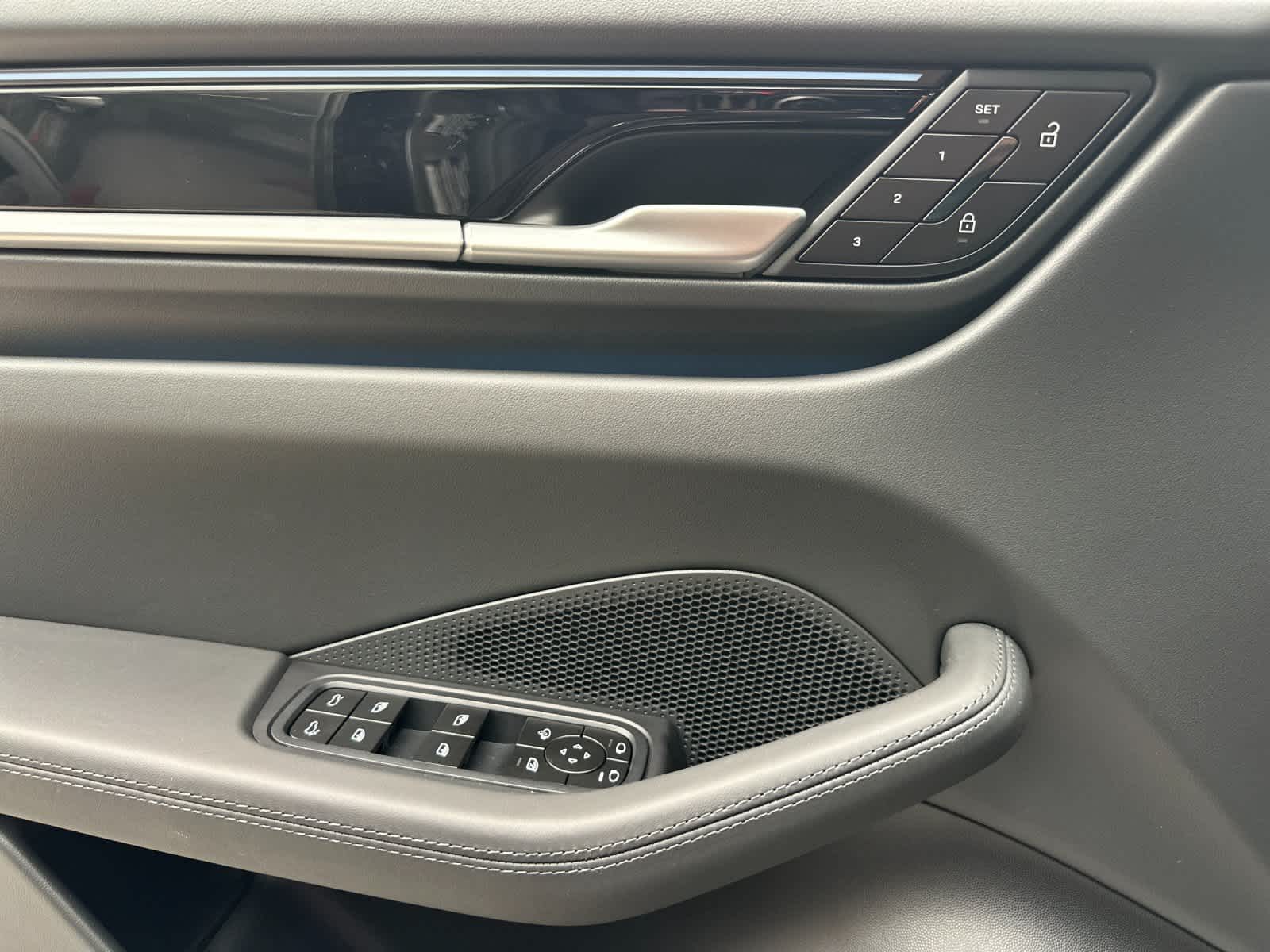 Thumbnail: 2026 Porsche Macan - 12