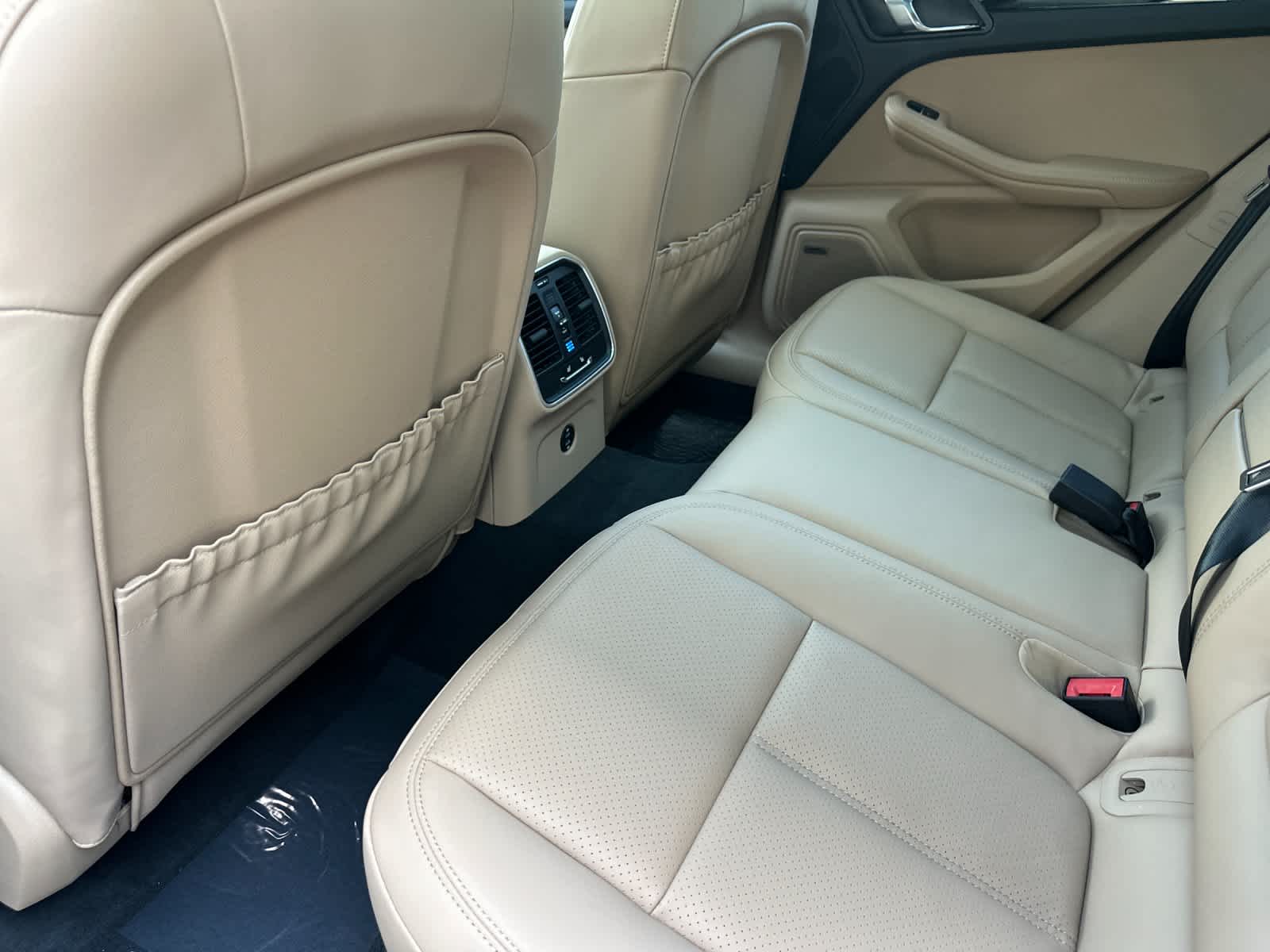 Thumbnail: 2026 Porsche Macan - 13