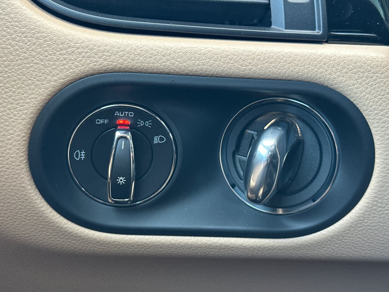 Thumbnail: 2026 Porsche Macan - 29