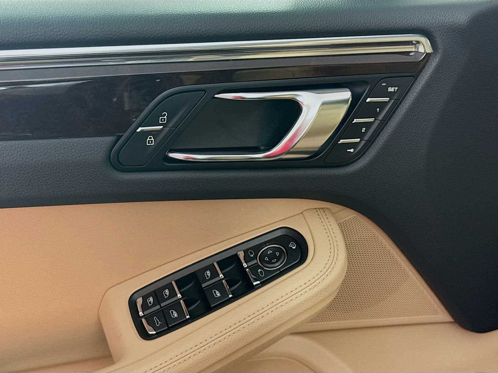 Thumbnail: 2026 Porsche Macan - 14