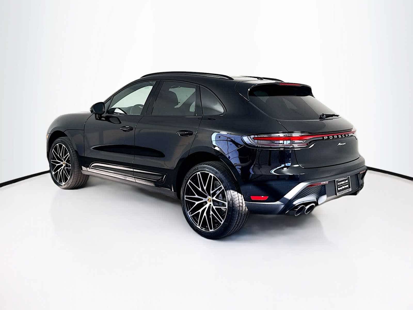 Thumbnail: 2026 Porsche Macan - 3