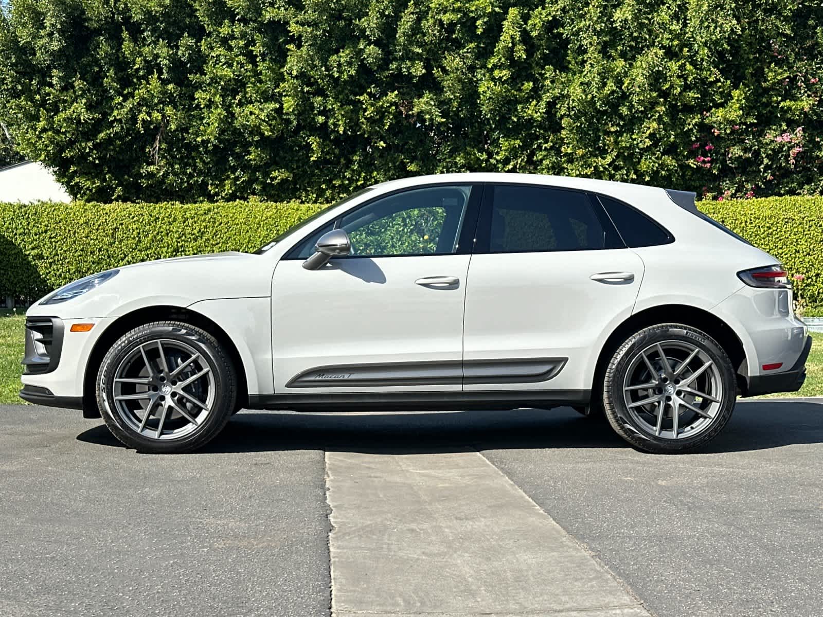 Thumbnail: 2025 Porsche Macan - 2