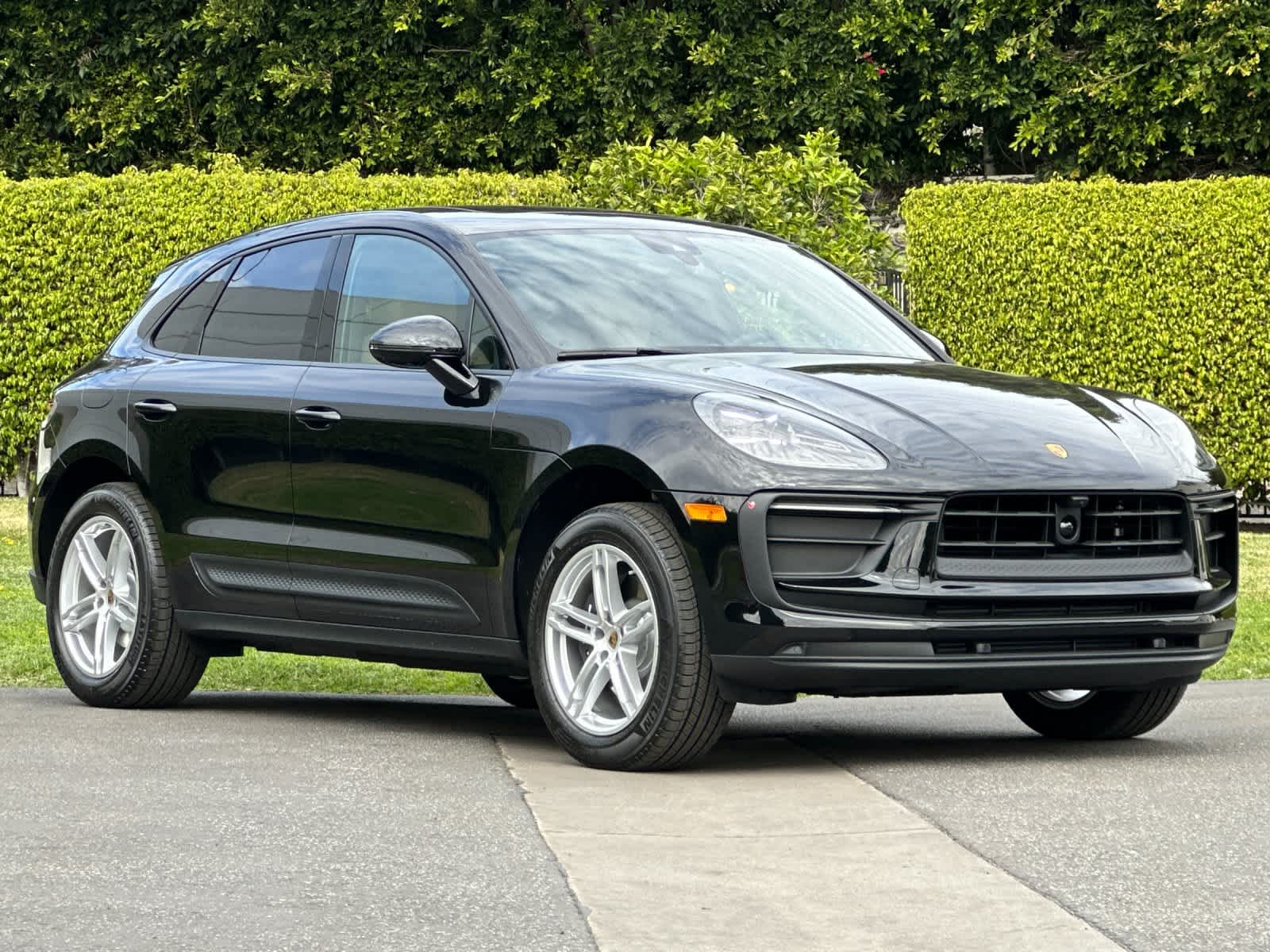 Thumbnail: 2026 Porsche Macan - 10