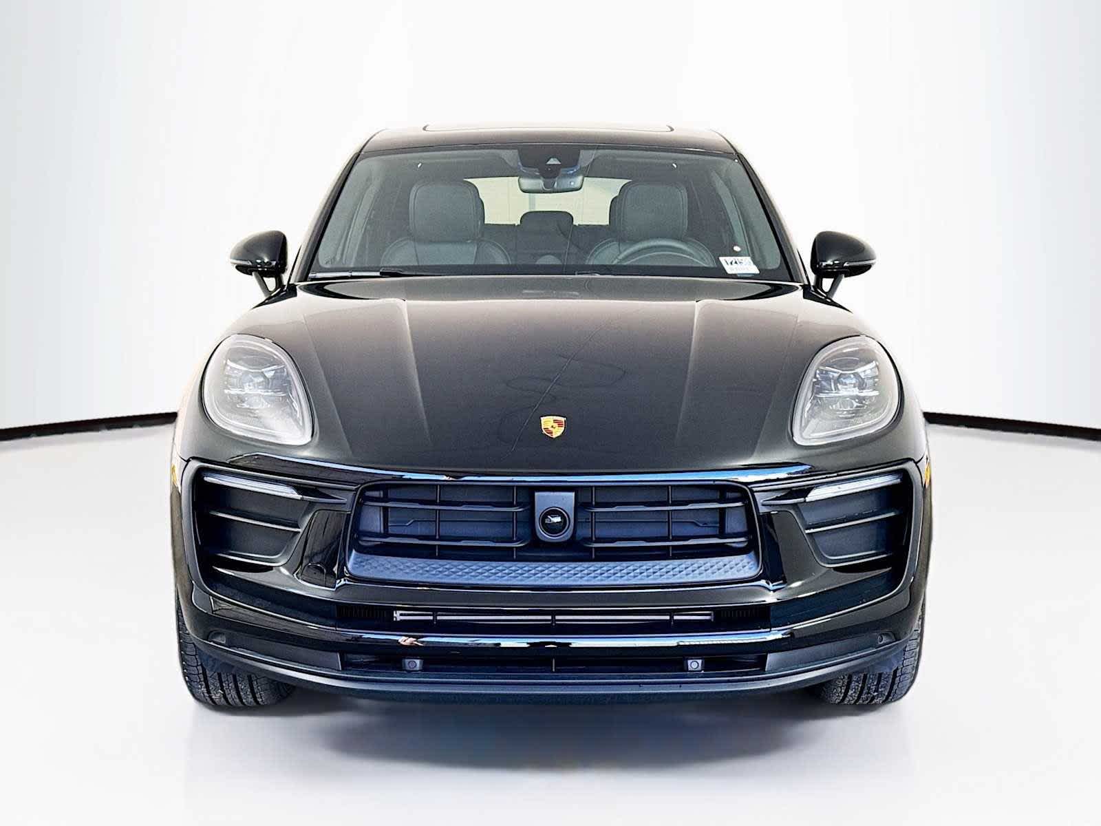 Thumbnail: 2026 Porsche Macan - 10