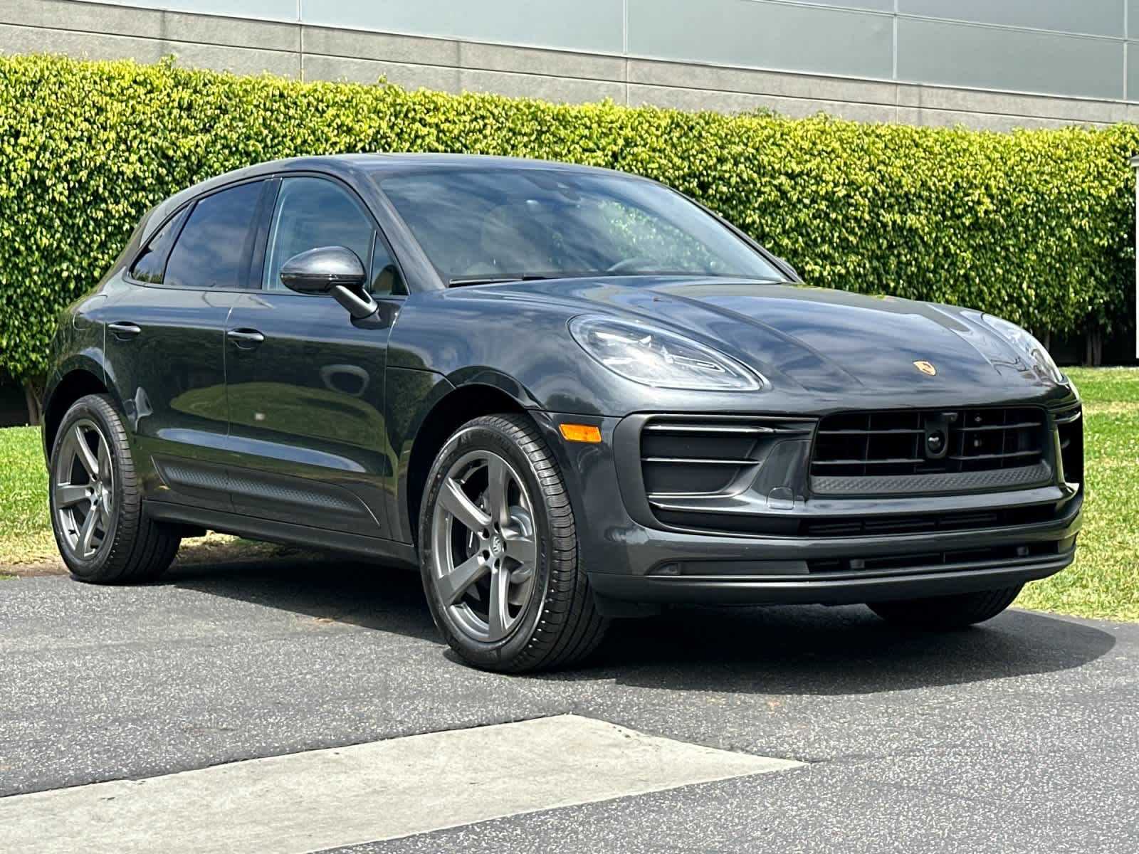 Thumbnail: 2026 Porsche Macan - 10