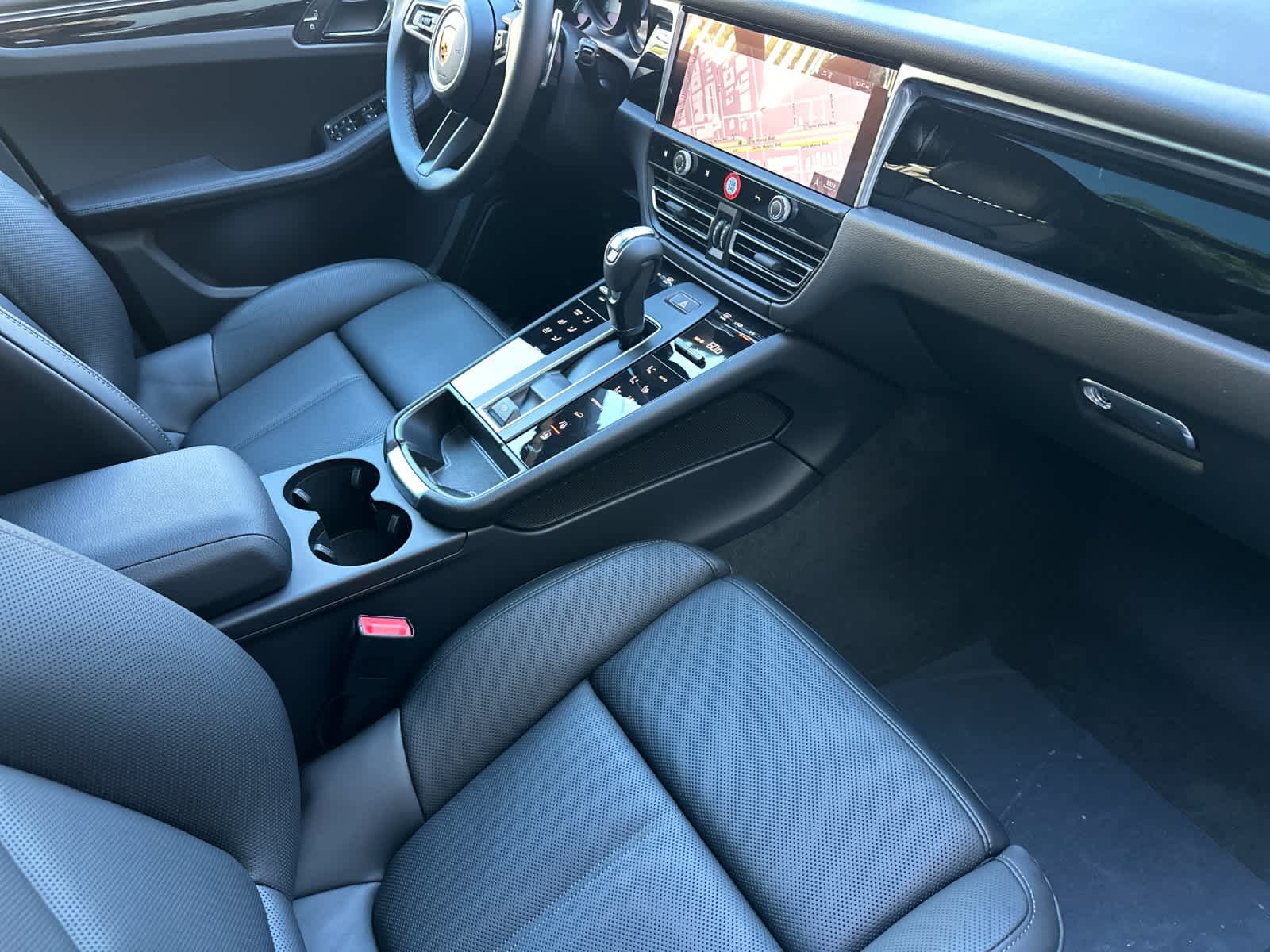 Thumbnail: 2026 Porsche Macan - 17