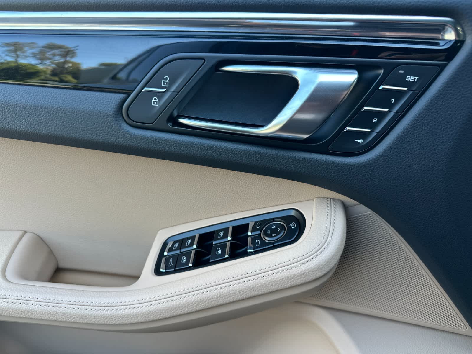 Thumbnail: 2026 Porsche Macan - 12