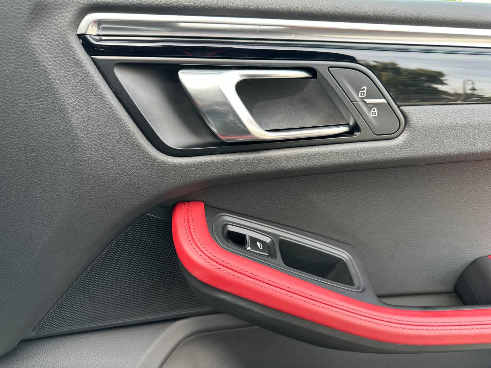 Thumbnail: 2025 Porsche Macan - 19