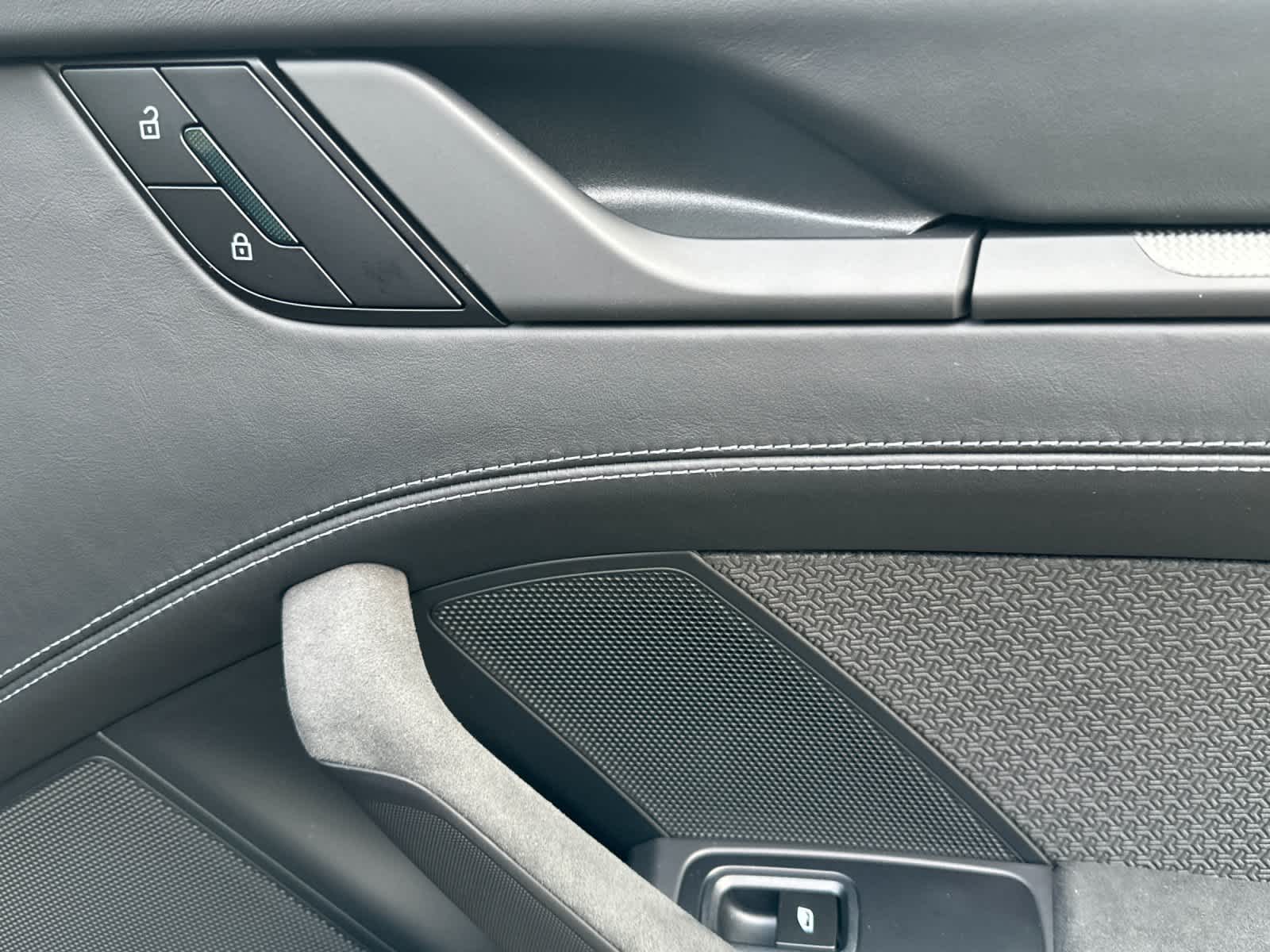 Thumbnail: 2026 Porsche 911 - 16