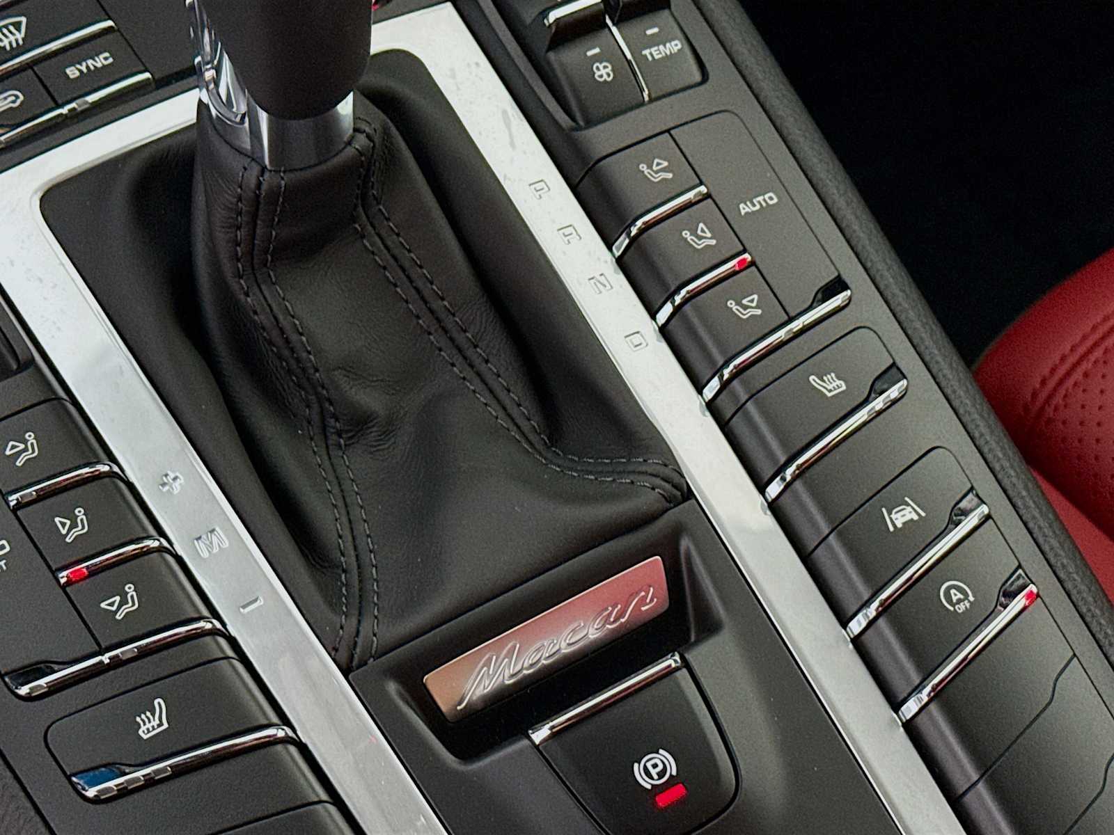 Thumbnail: 2021 Porsche Macan - 17