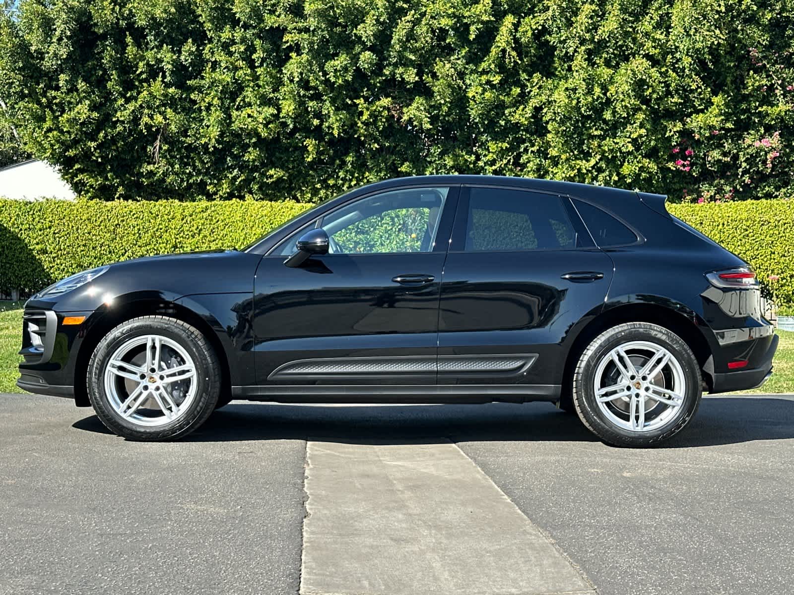 Thumbnail: 2026 Porsche Macan - 2