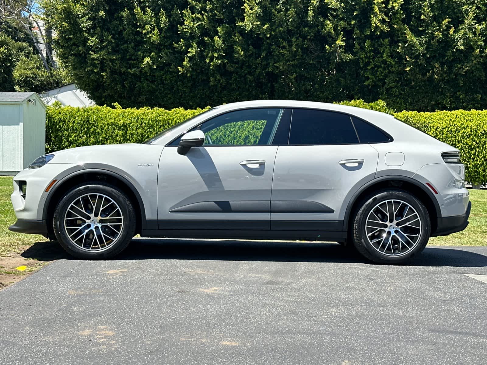 Thumbnail: 2026 Porsche Macan - 2