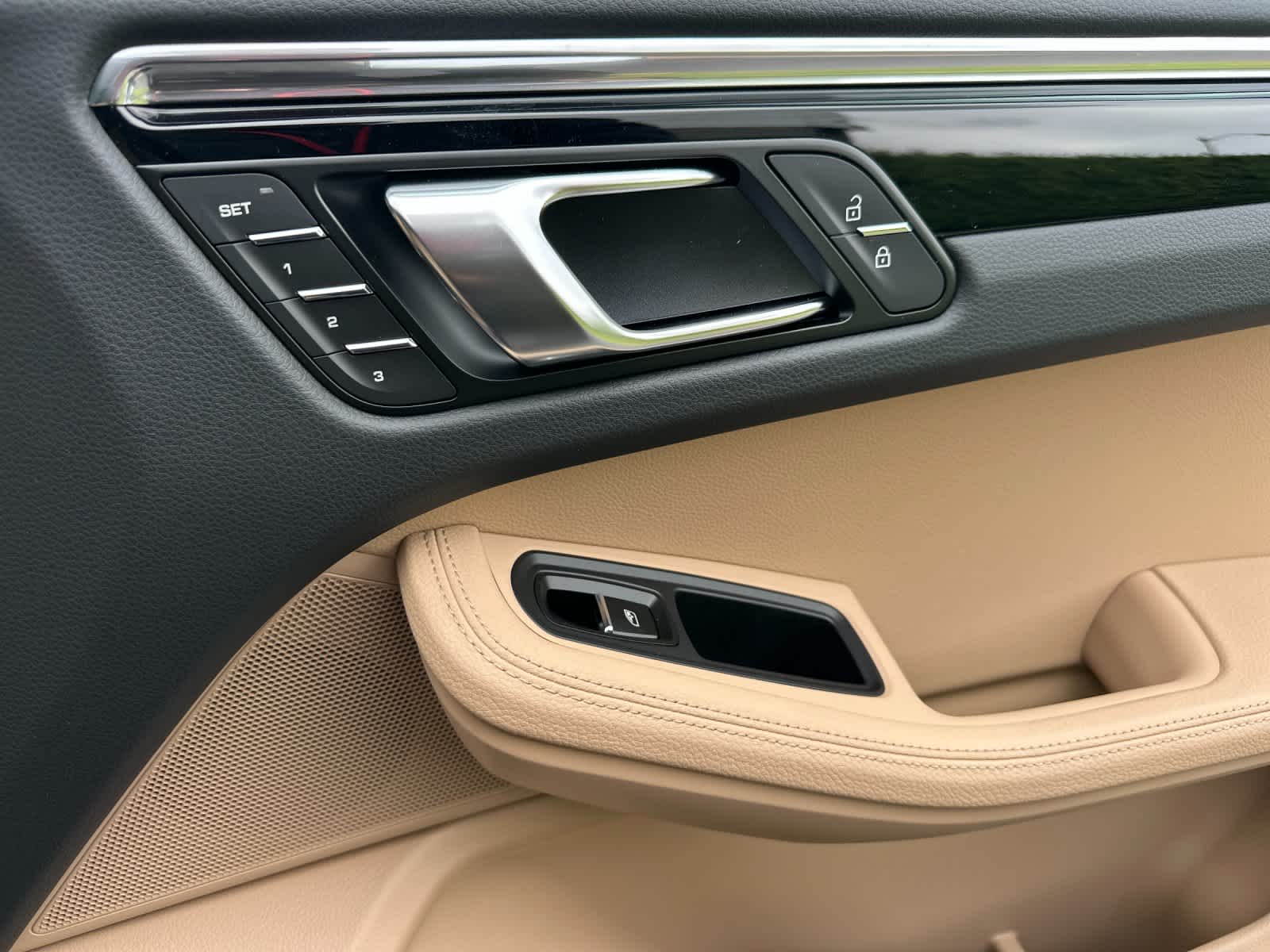 Thumbnail: 2026 Porsche Macan - 19