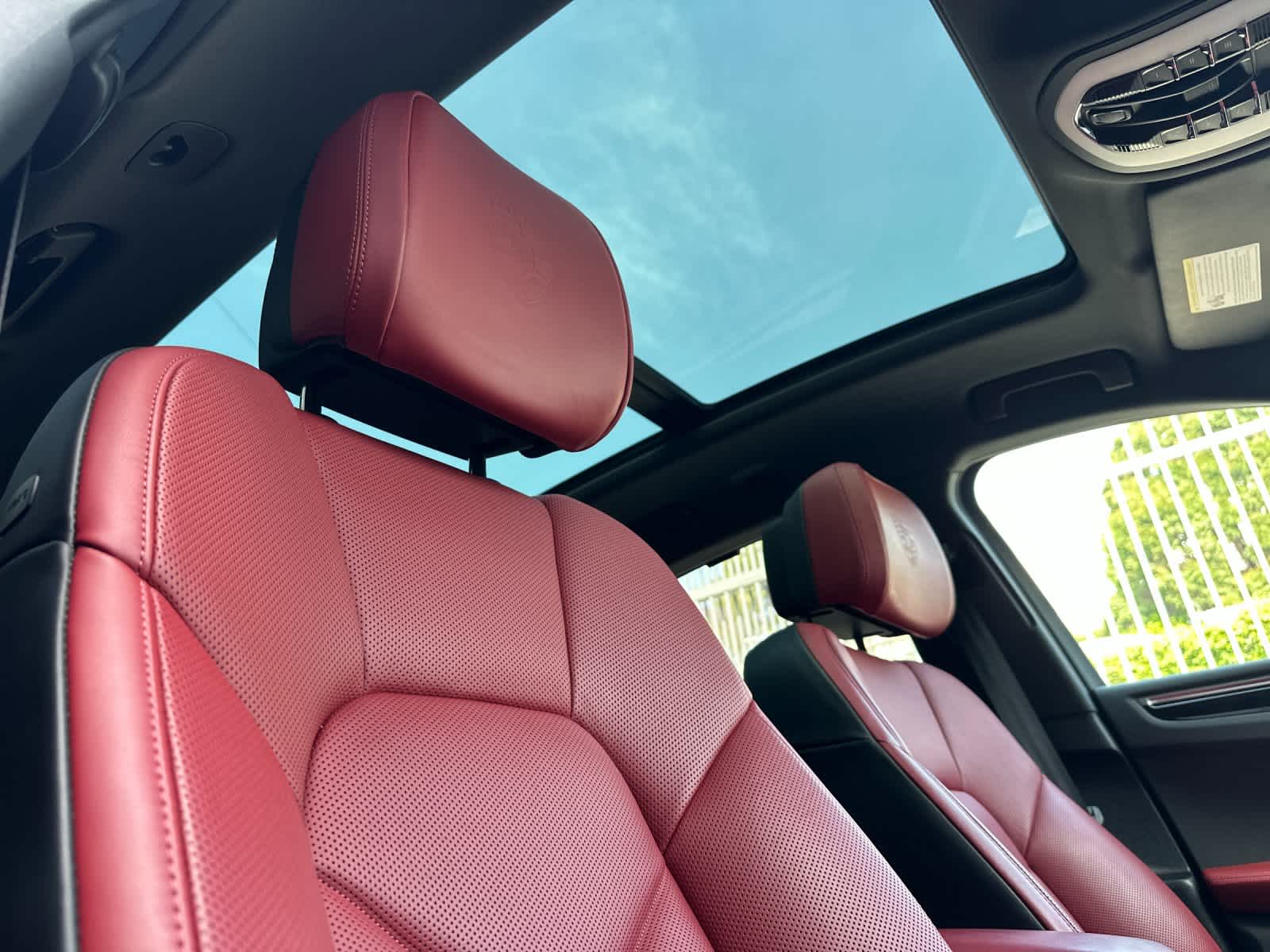 Thumbnail: 2025 Porsche Macan - 19