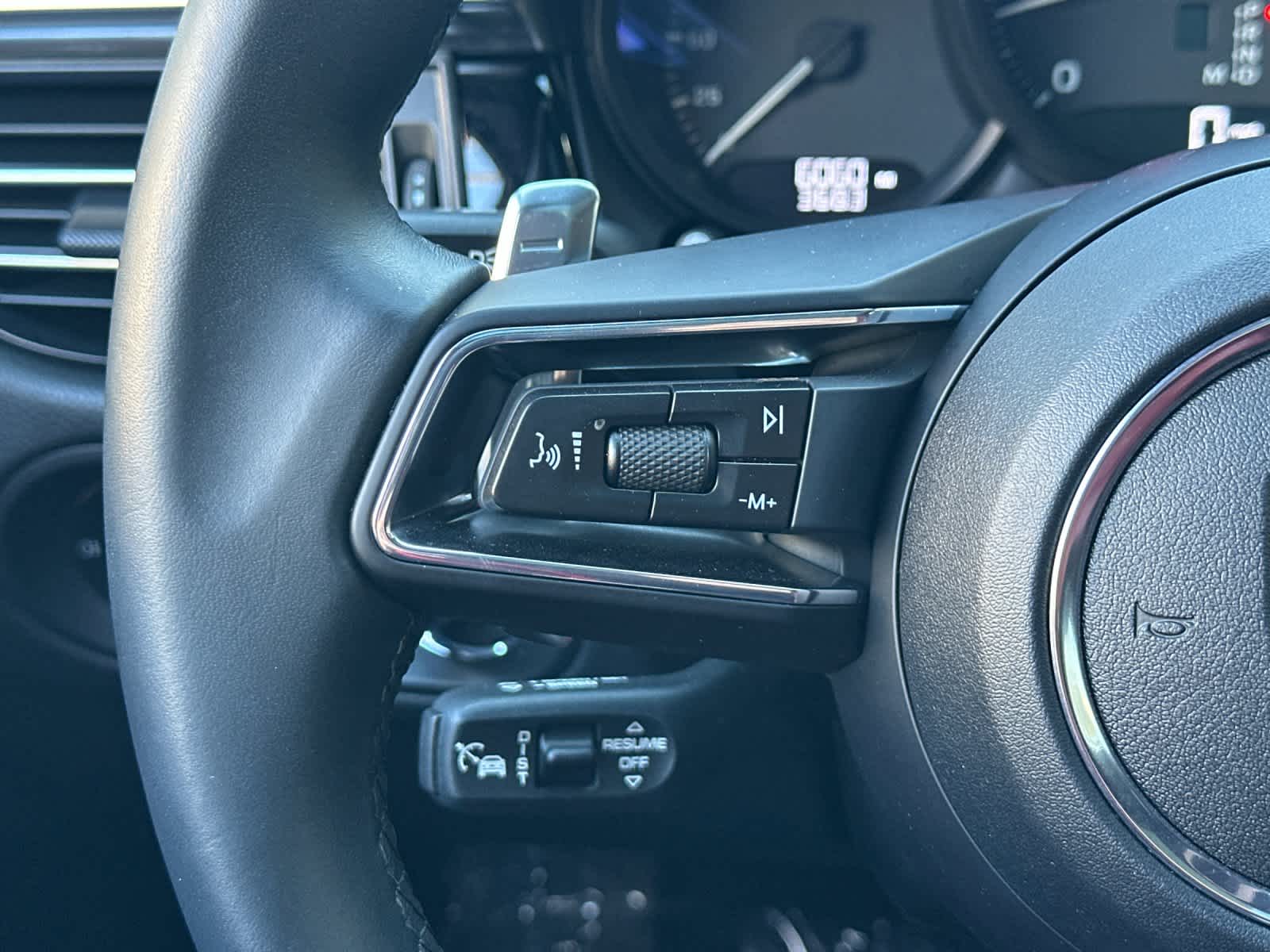 Thumbnail: 2025 Porsche Macan - 27