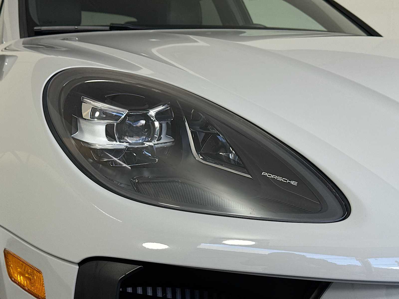 Thumbnail: 2021 Porsche Macan - 28