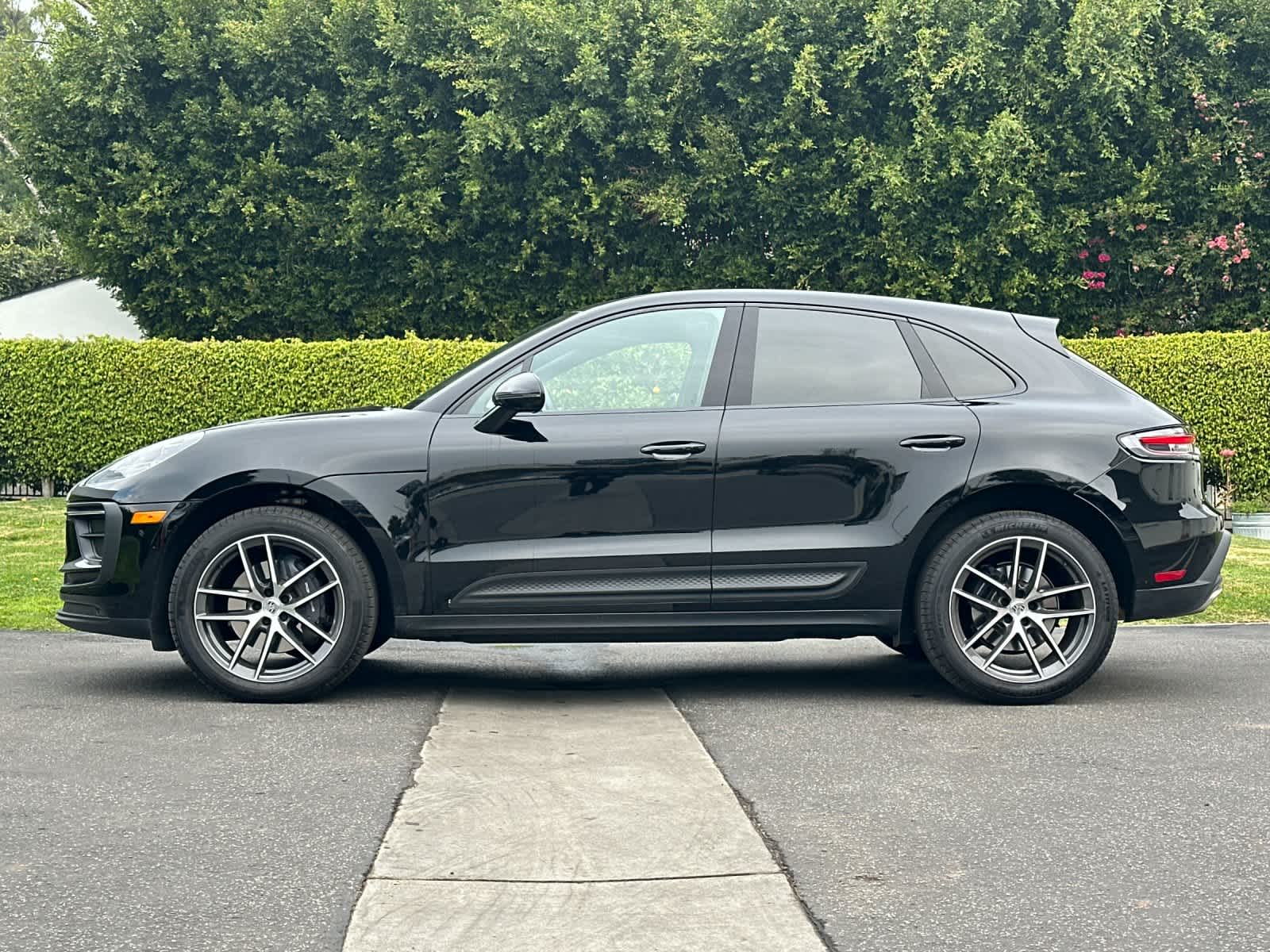Thumbnail: 2025 Porsche Macan - 2