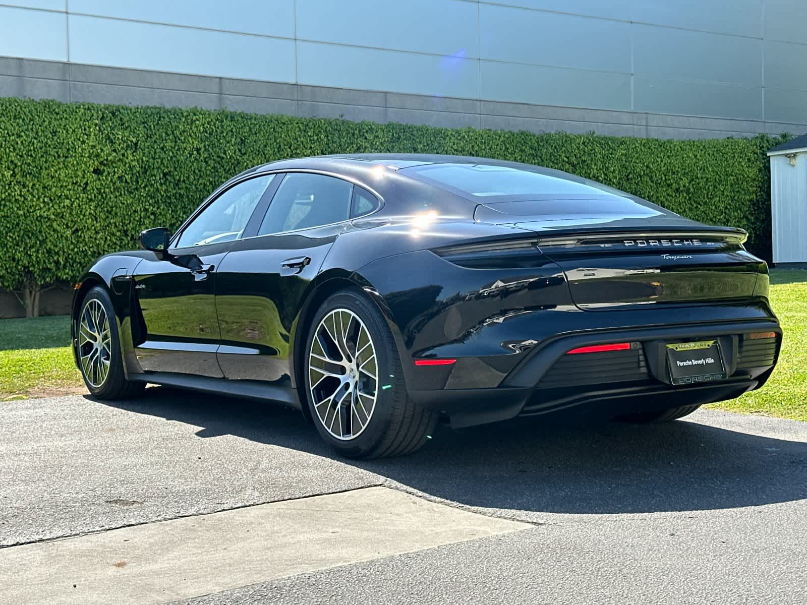 Thumbnail: 2026 Porsche Taycan - 3