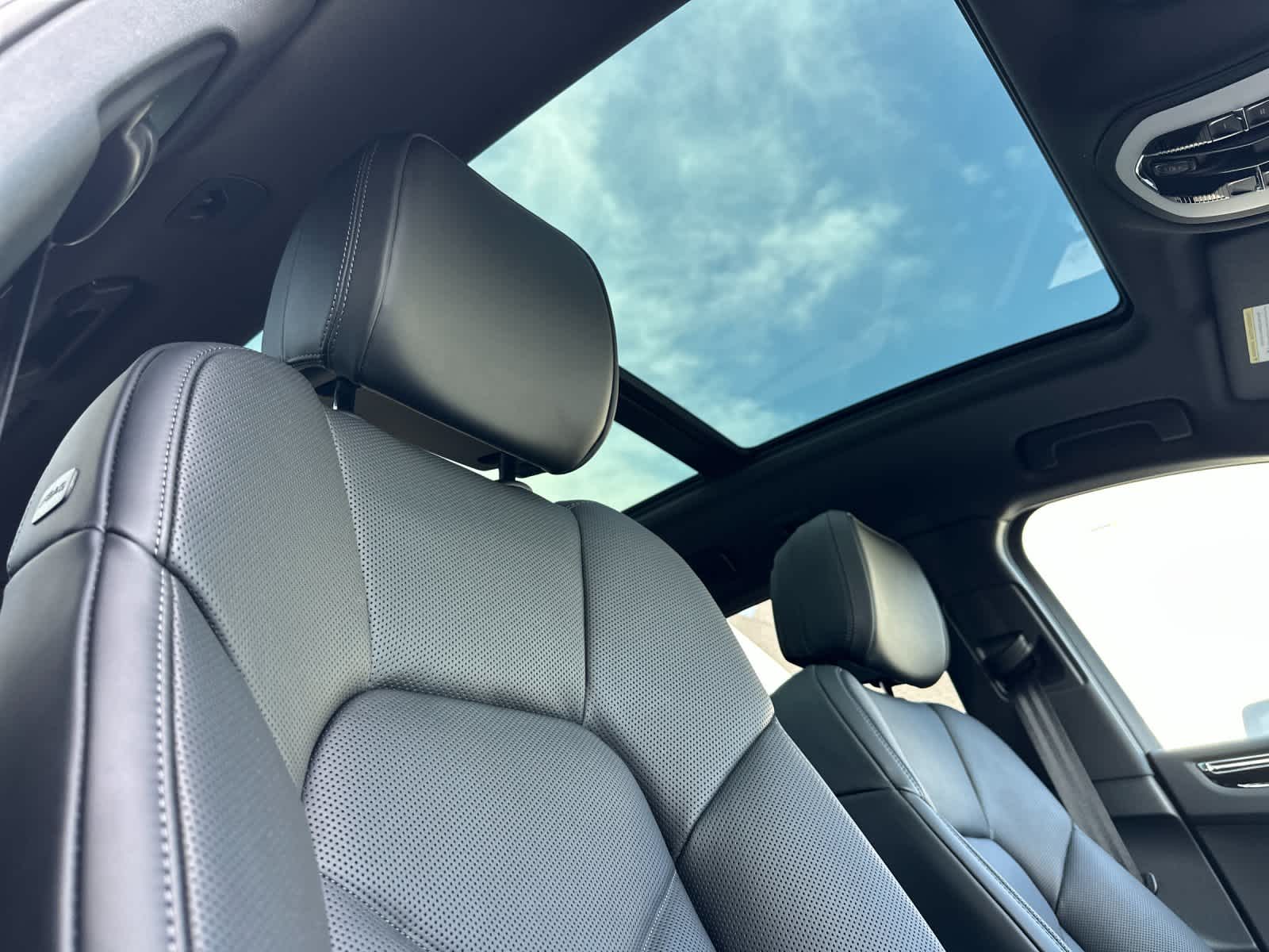 Thumbnail: 2026 Porsche Macan - 18