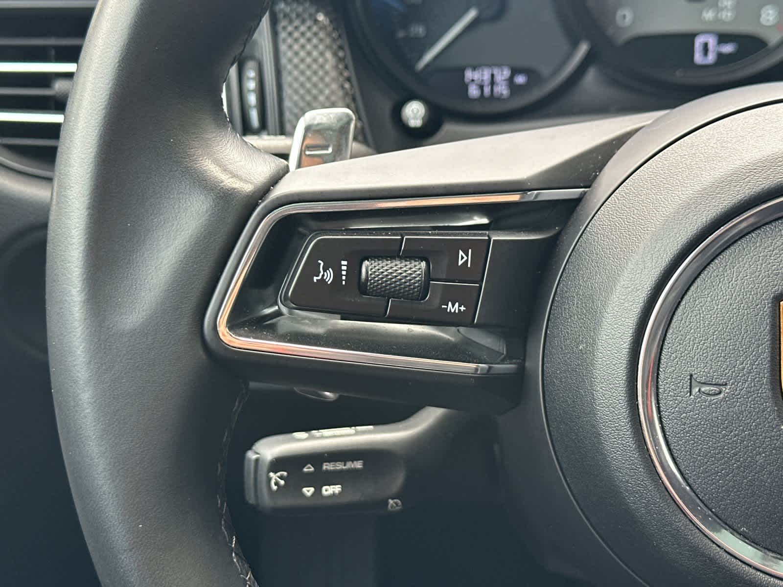 Thumbnail: 2022 Porsche Macan - 27