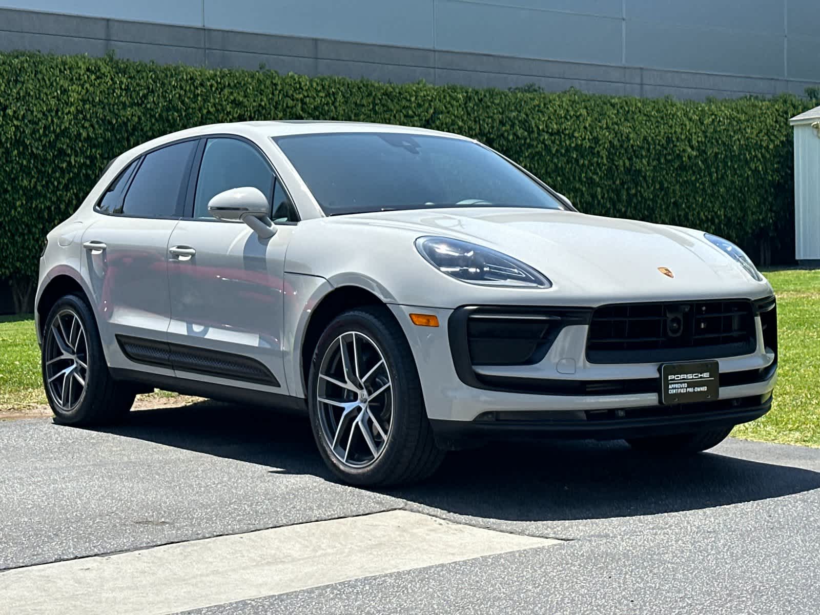 Thumbnail: 2025 Porsche Macan - 9