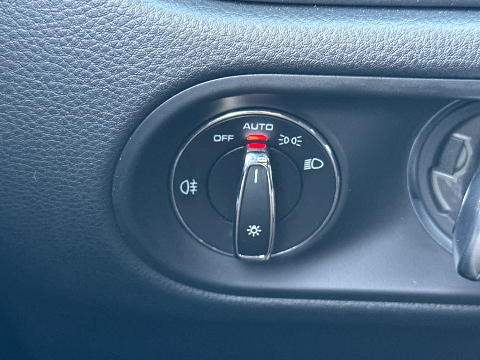 Thumbnail: 2025 Porsche Macan - 31