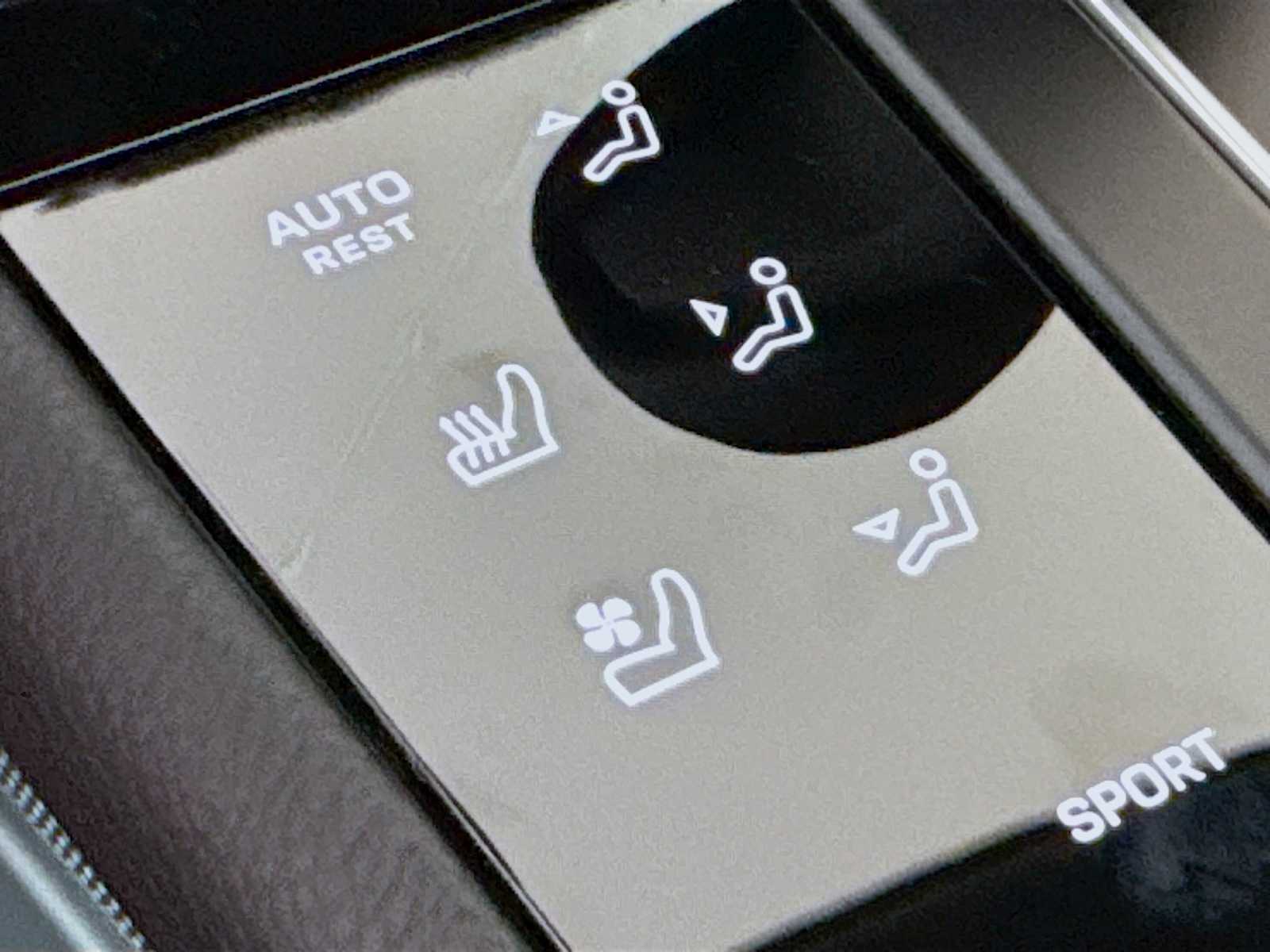 Thumbnail: 2026 Porsche Macan - 16