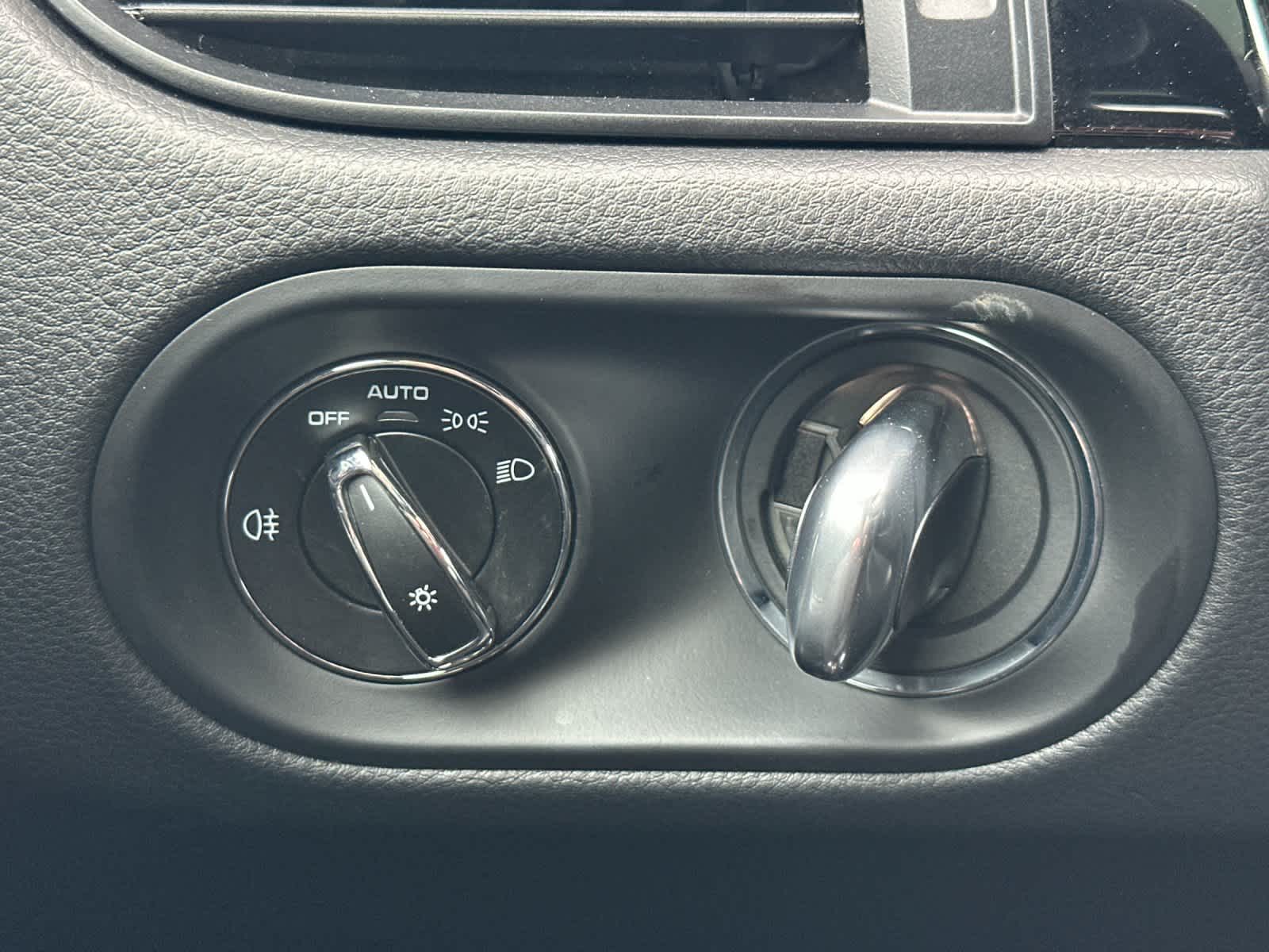 Thumbnail: 2025 Porsche Macan - 30