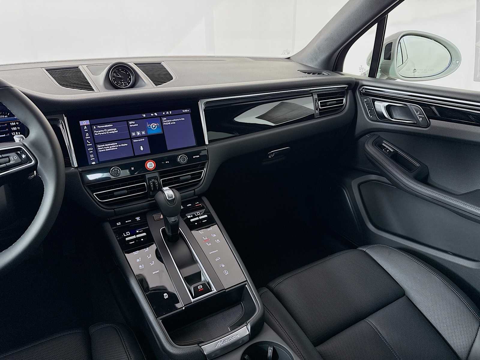 Thumbnail: 2026 Porsche Macan - 19