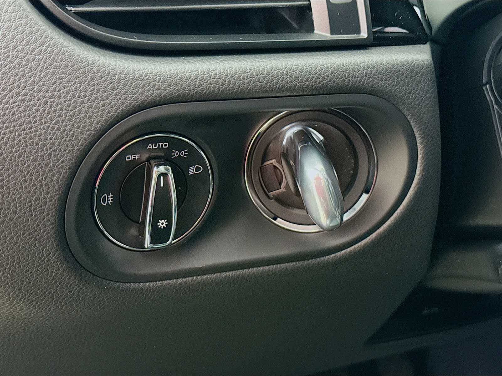 Thumbnail: 2026 Porsche Macan - 13