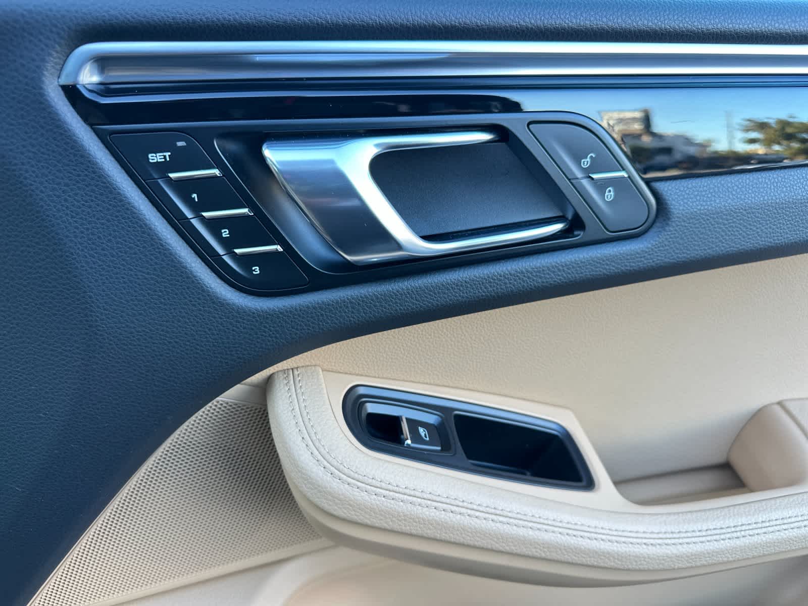 Thumbnail: 2018 Porsche Macan - 19