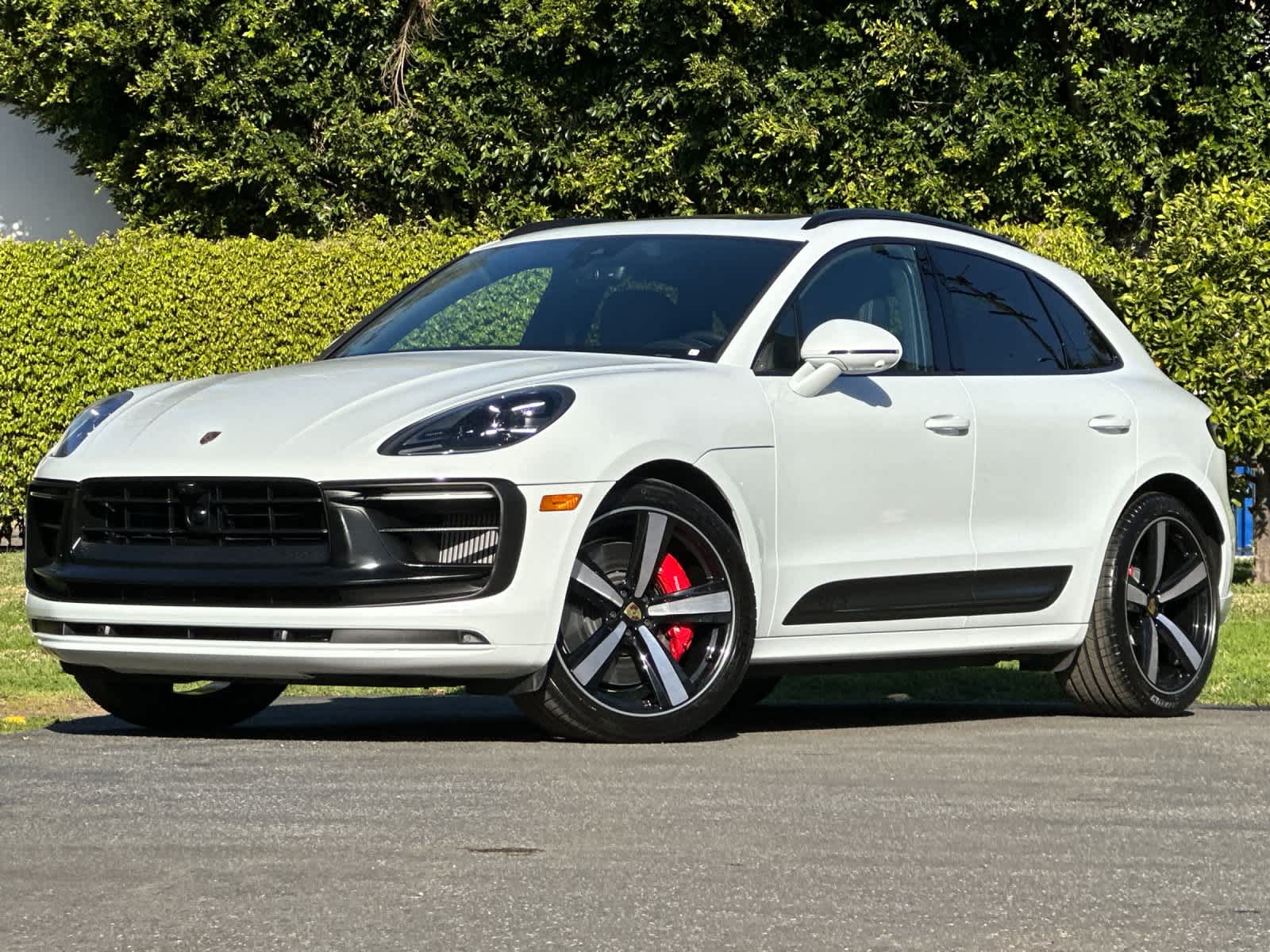Thumbnail: 2025 Porsche Macan - 1