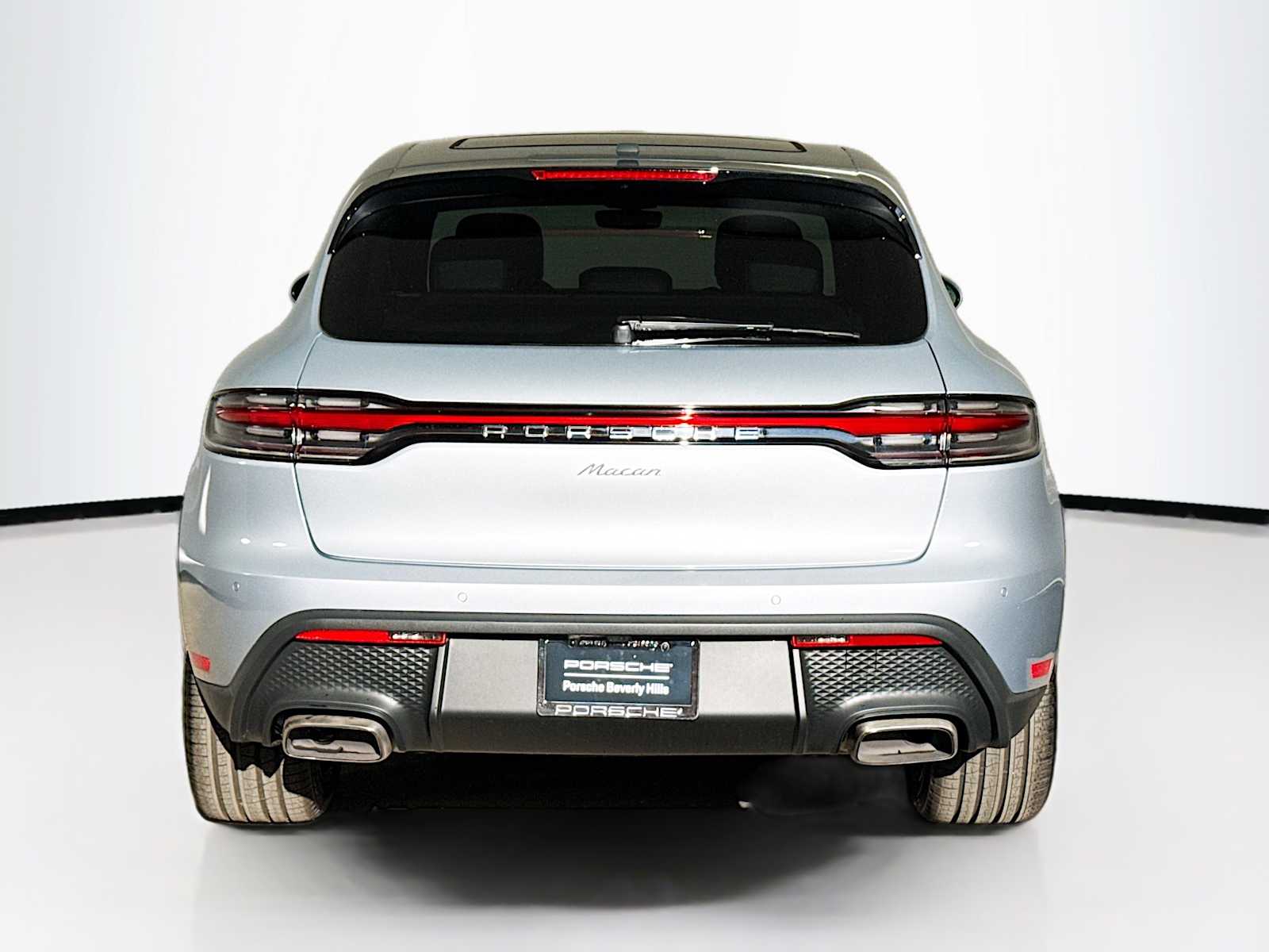 Thumbnail: 2026 Porsche Macan - 10