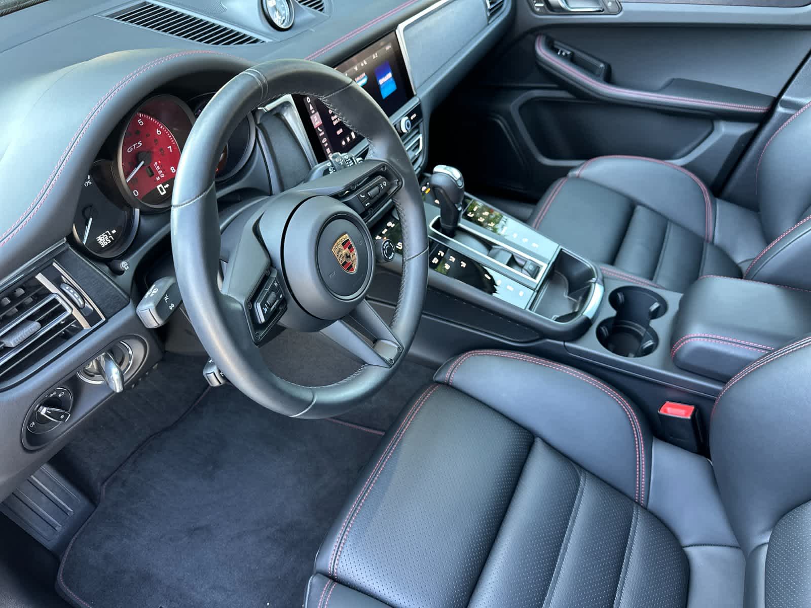 Thumbnail: 2026 Porsche Macan - 4