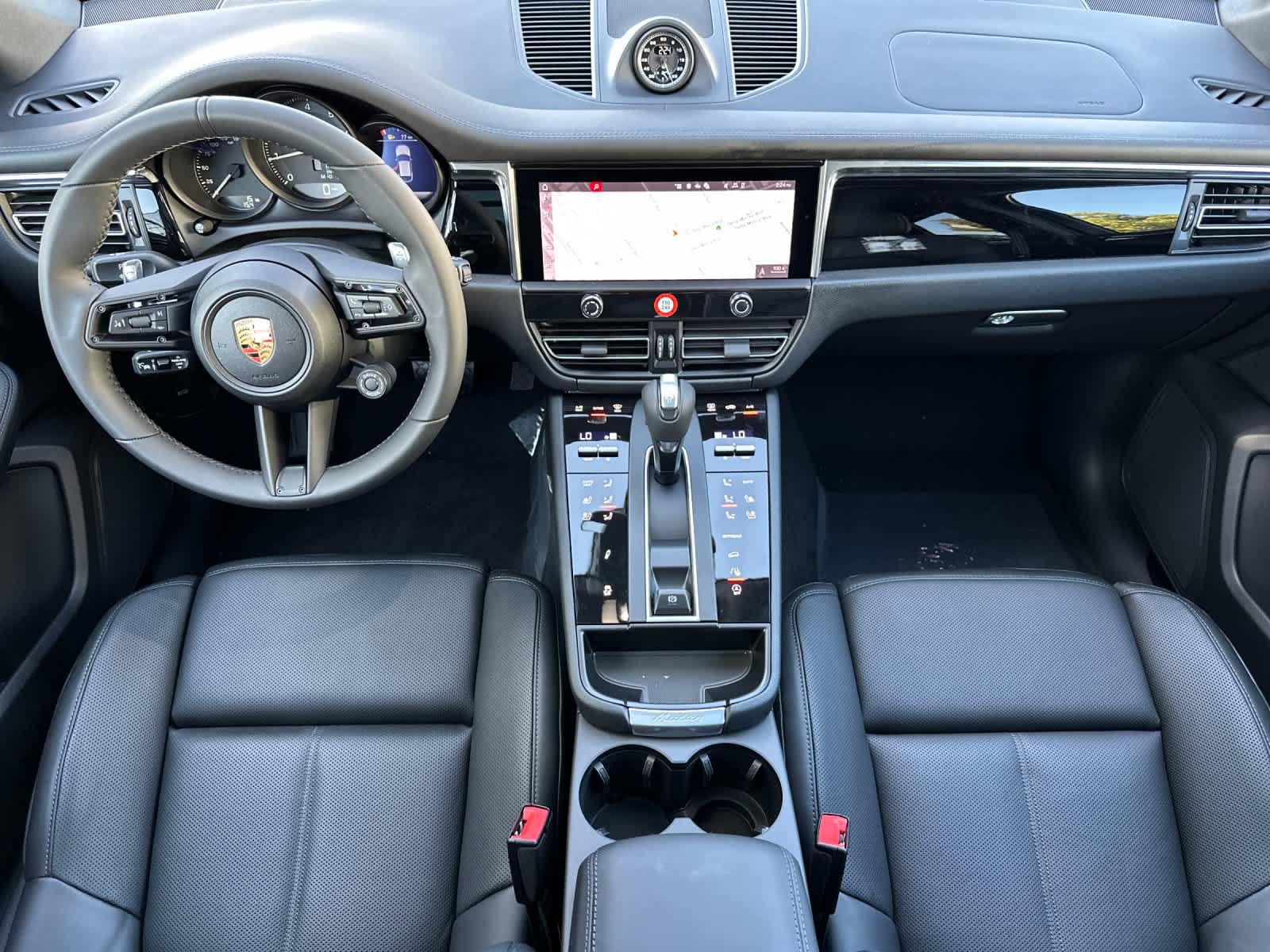 Thumbnail: 2026 Porsche Macan - 6