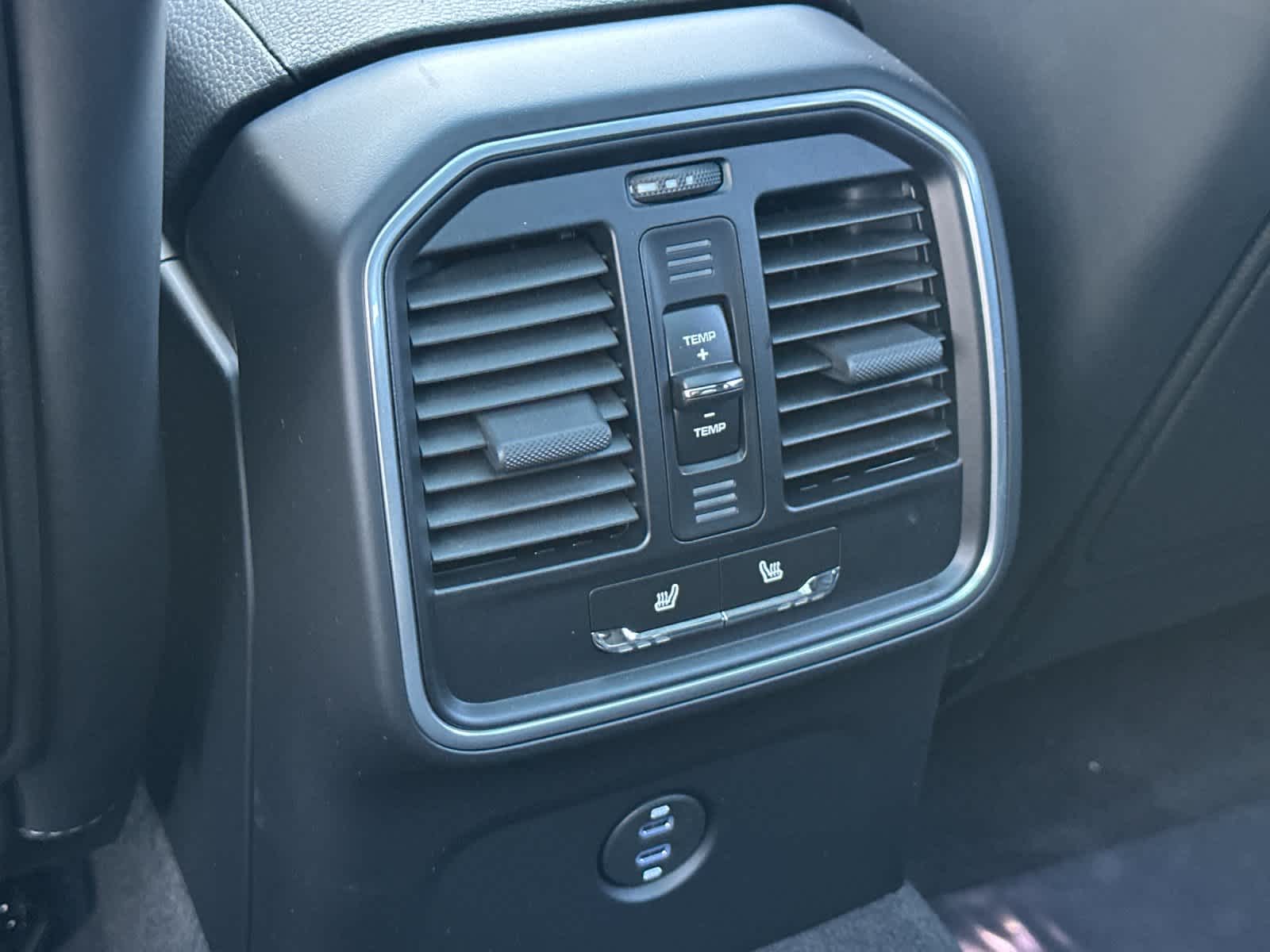 Thumbnail: 2026 Porsche Macan - 14