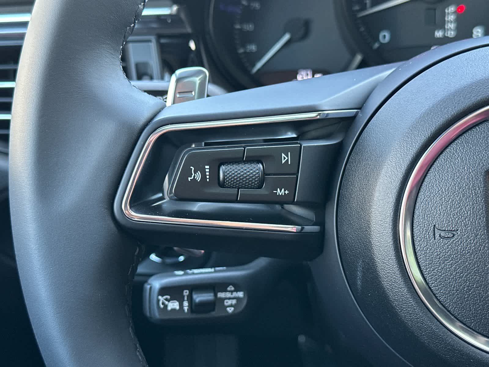 Thumbnail: 2026 Porsche Macan - 27