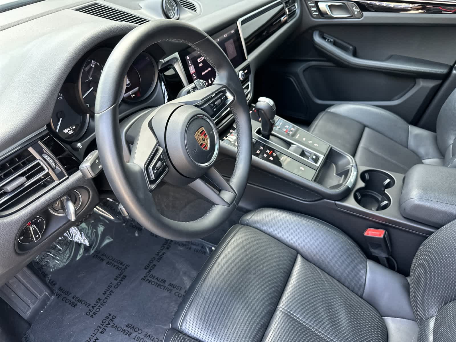 Thumbnail: 2023 Porsche Macan - 3