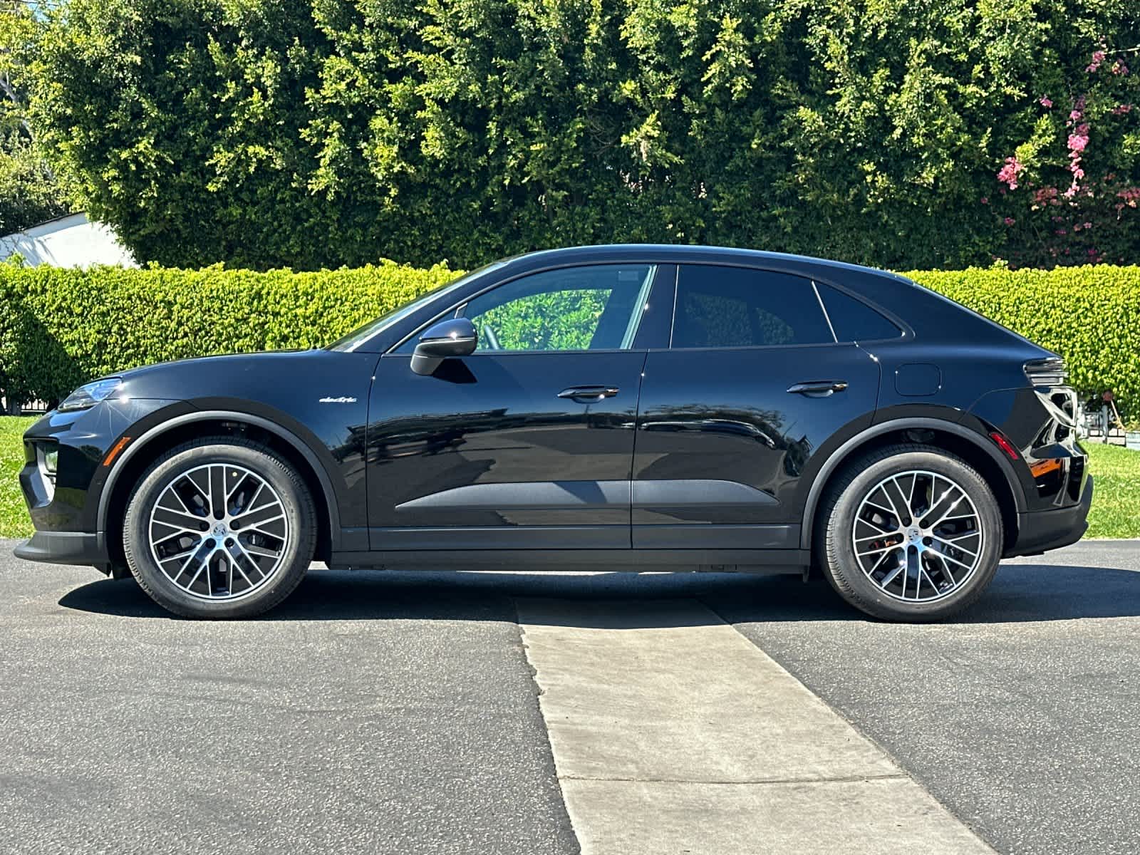 Thumbnail: 2026 Porsche Macan - 2