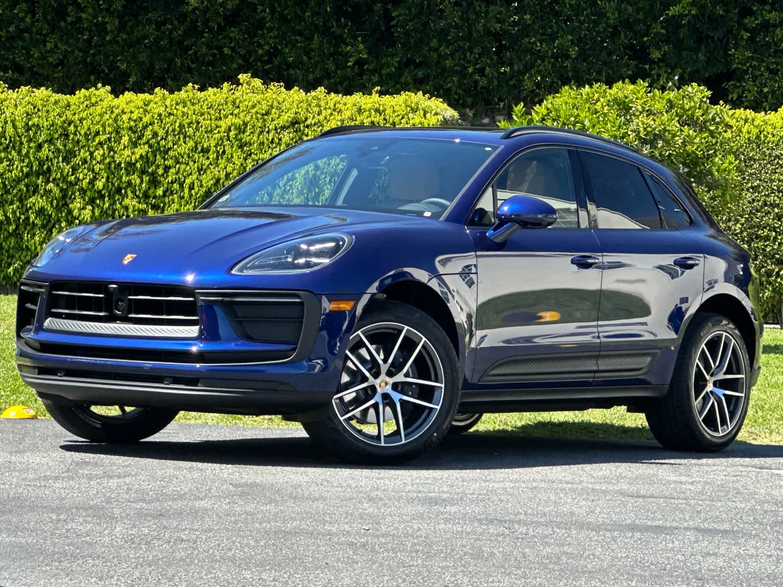 Thumbnail: 2026 Porsche Macan - 1