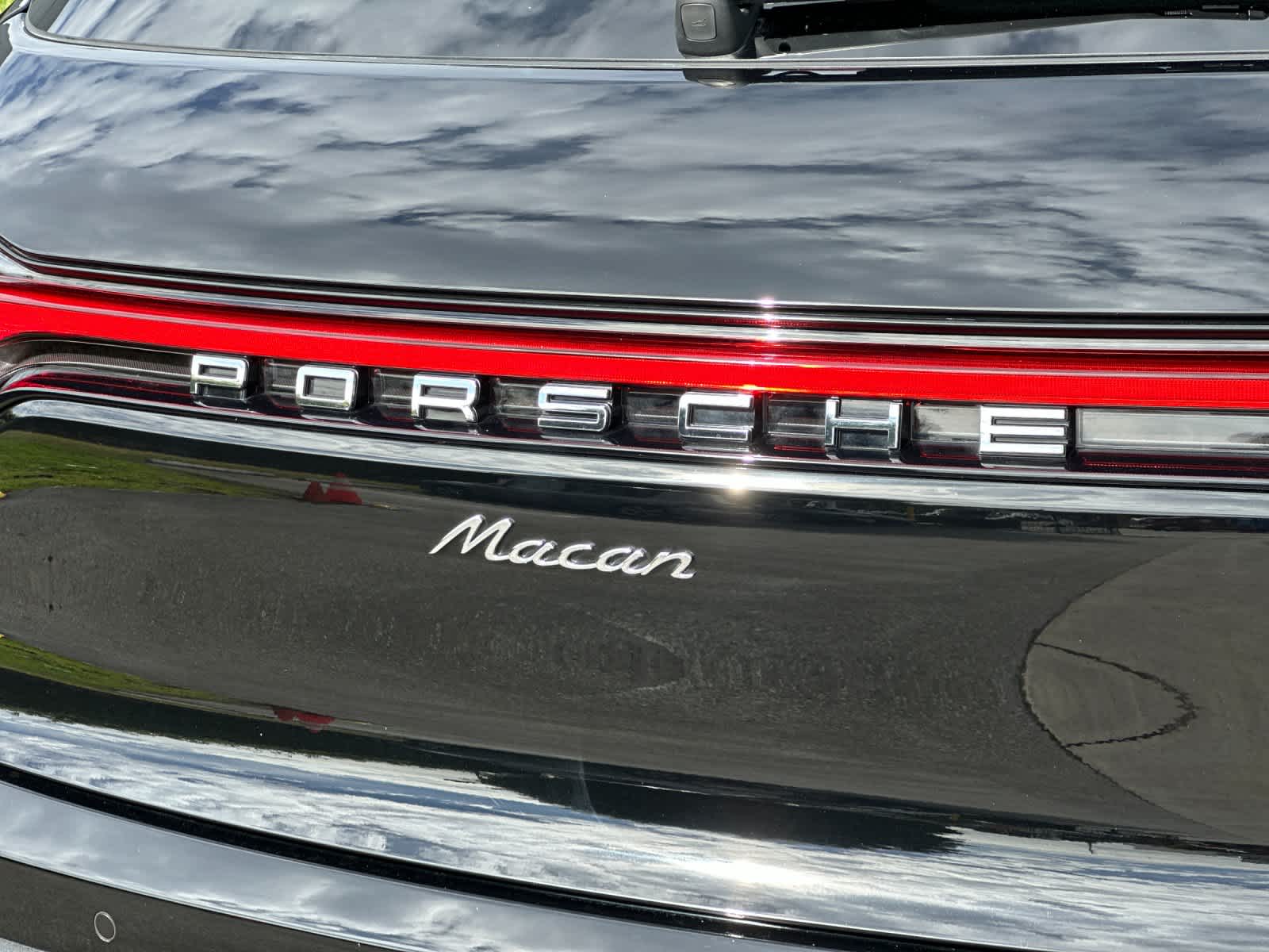 Thumbnail: 2025 Porsche Macan - 32