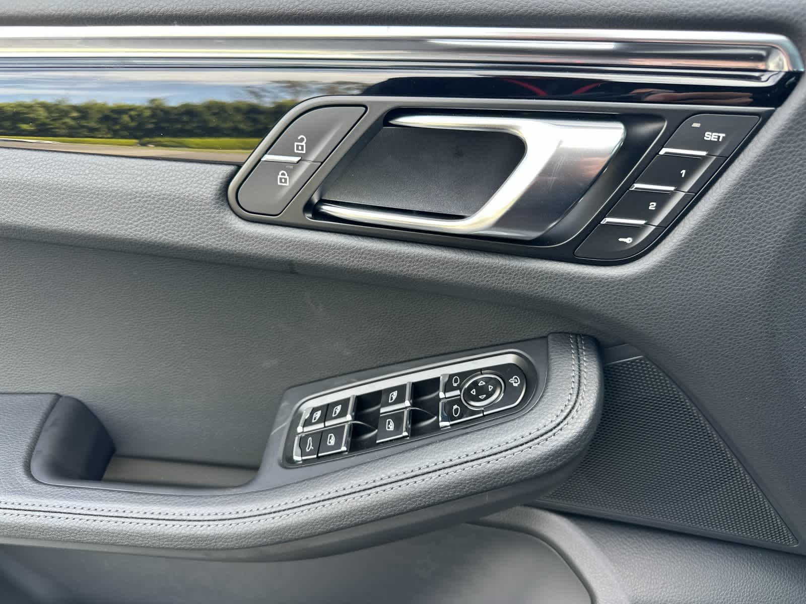 Thumbnail: 2026 Porsche Macan - 12