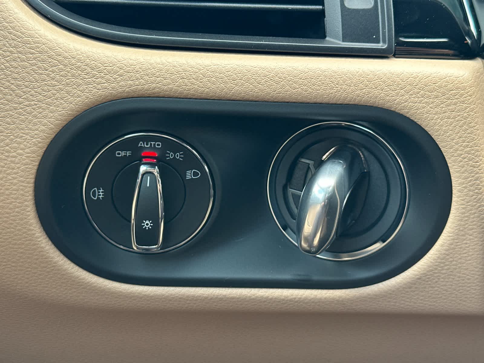 Thumbnail: 2026 Porsche Macan - 30