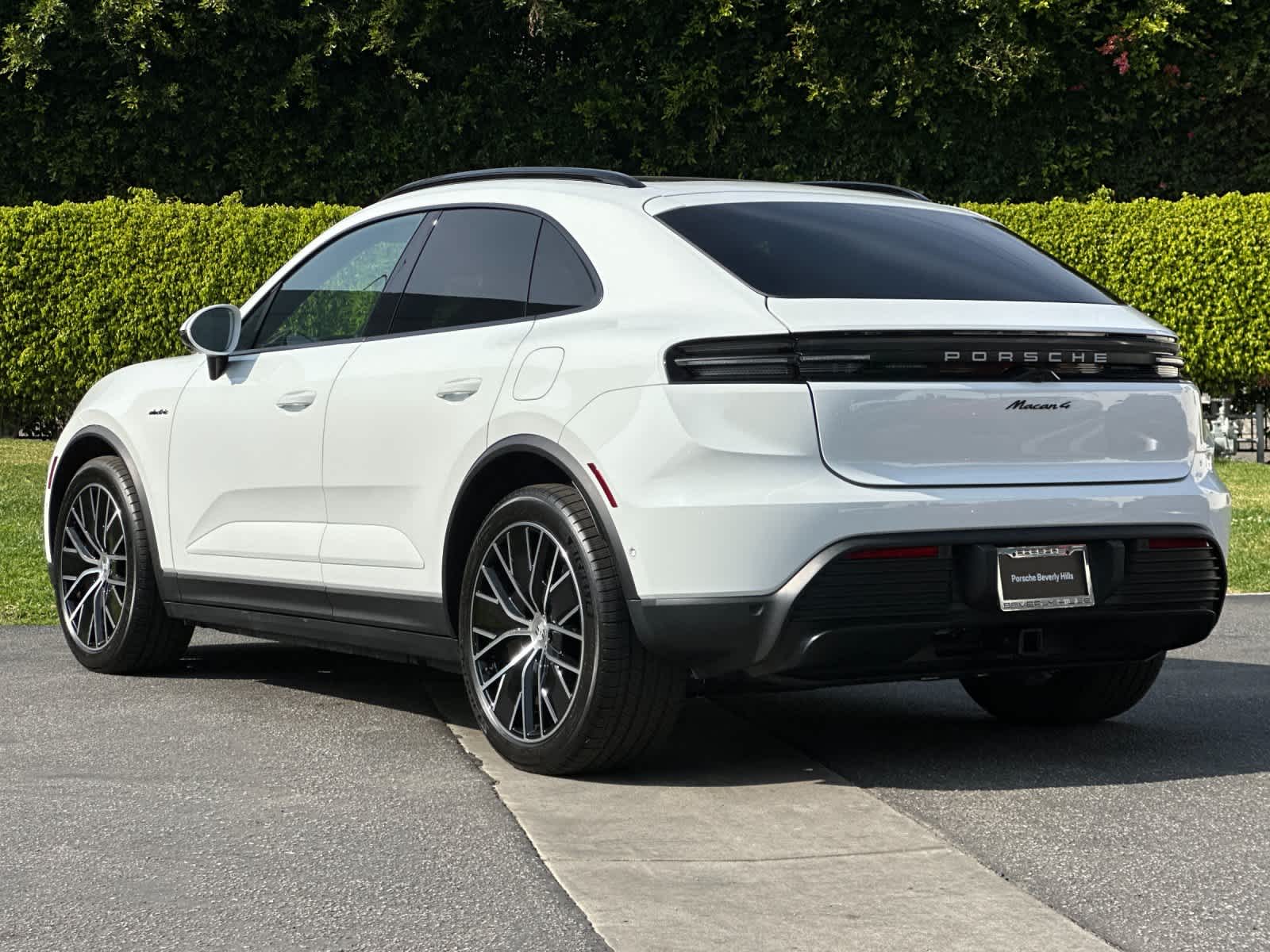 Thumbnail: 2025 Porsche Macan - 3