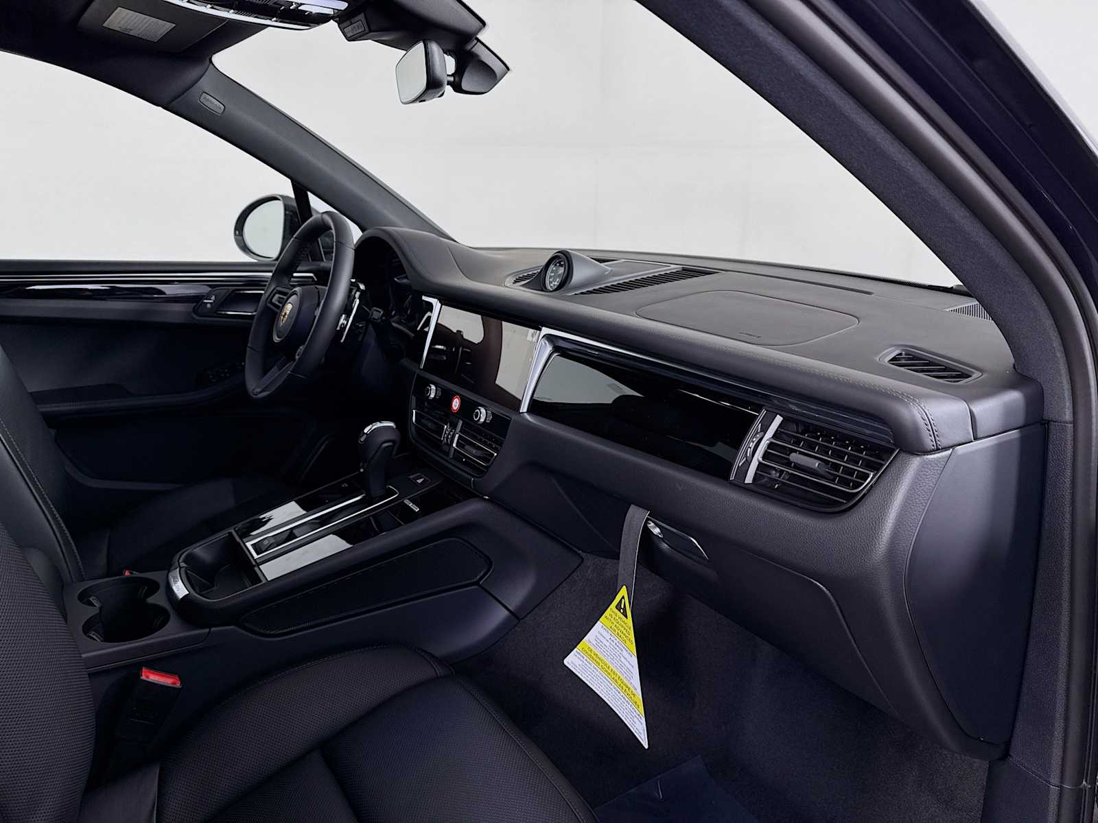 Thumbnail: 2026 Porsche Macan - 22