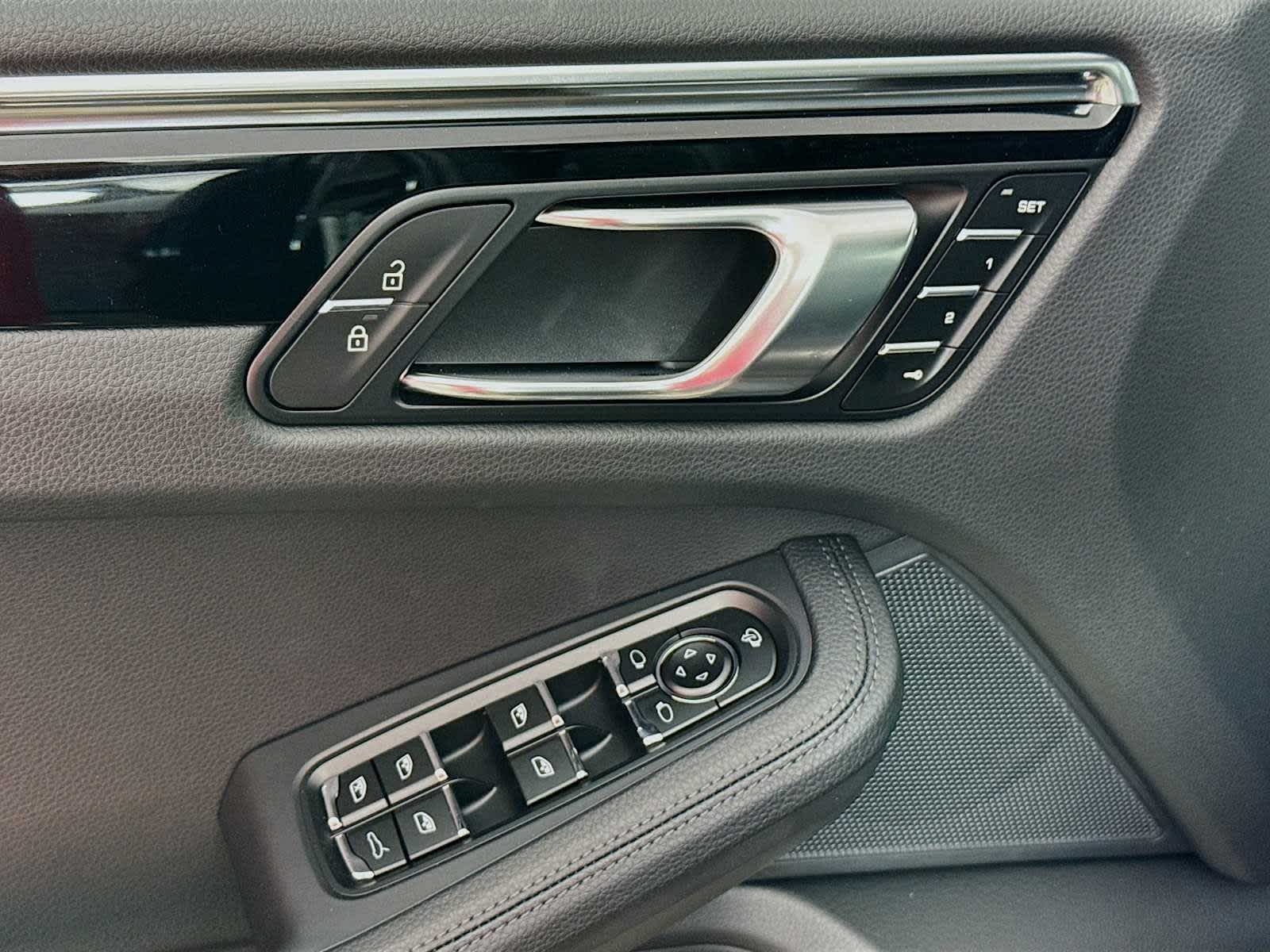 Thumbnail: 2025 Porsche Macan - 14