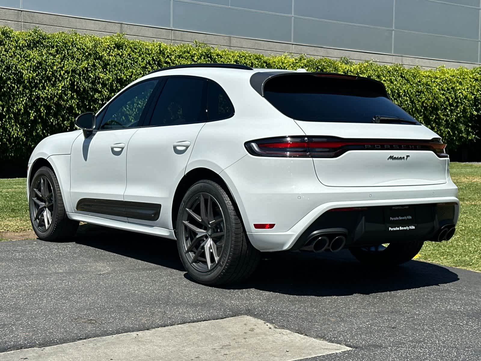 Thumbnail: 2026 Porsche Macan - 3