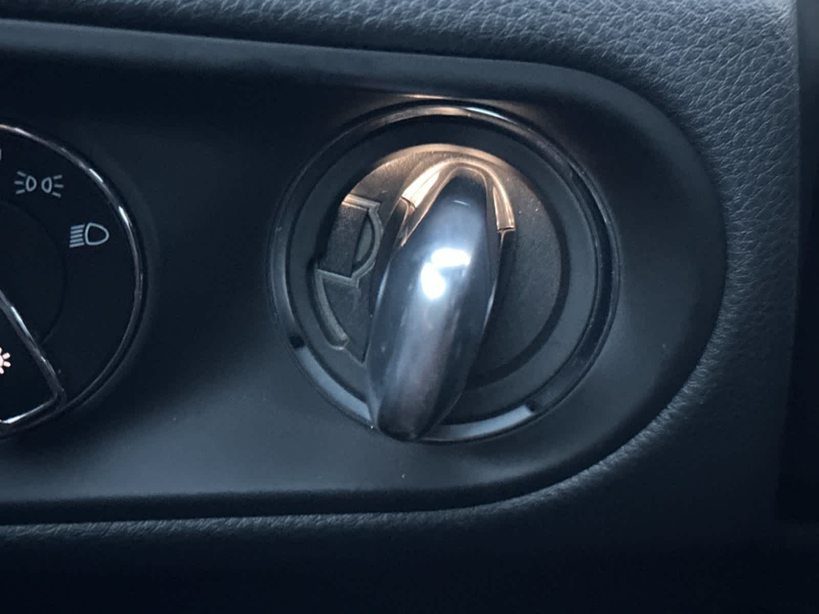 Thumbnail: 2025 Porsche Macan - 25