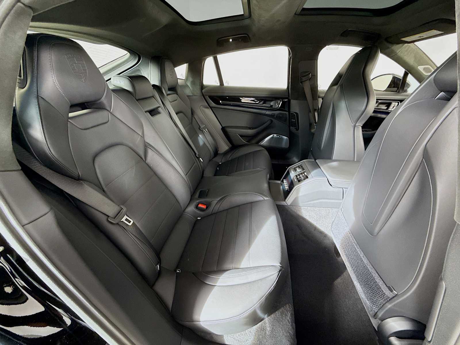 Thumbnail: 2026 Porsche Panamera - 20